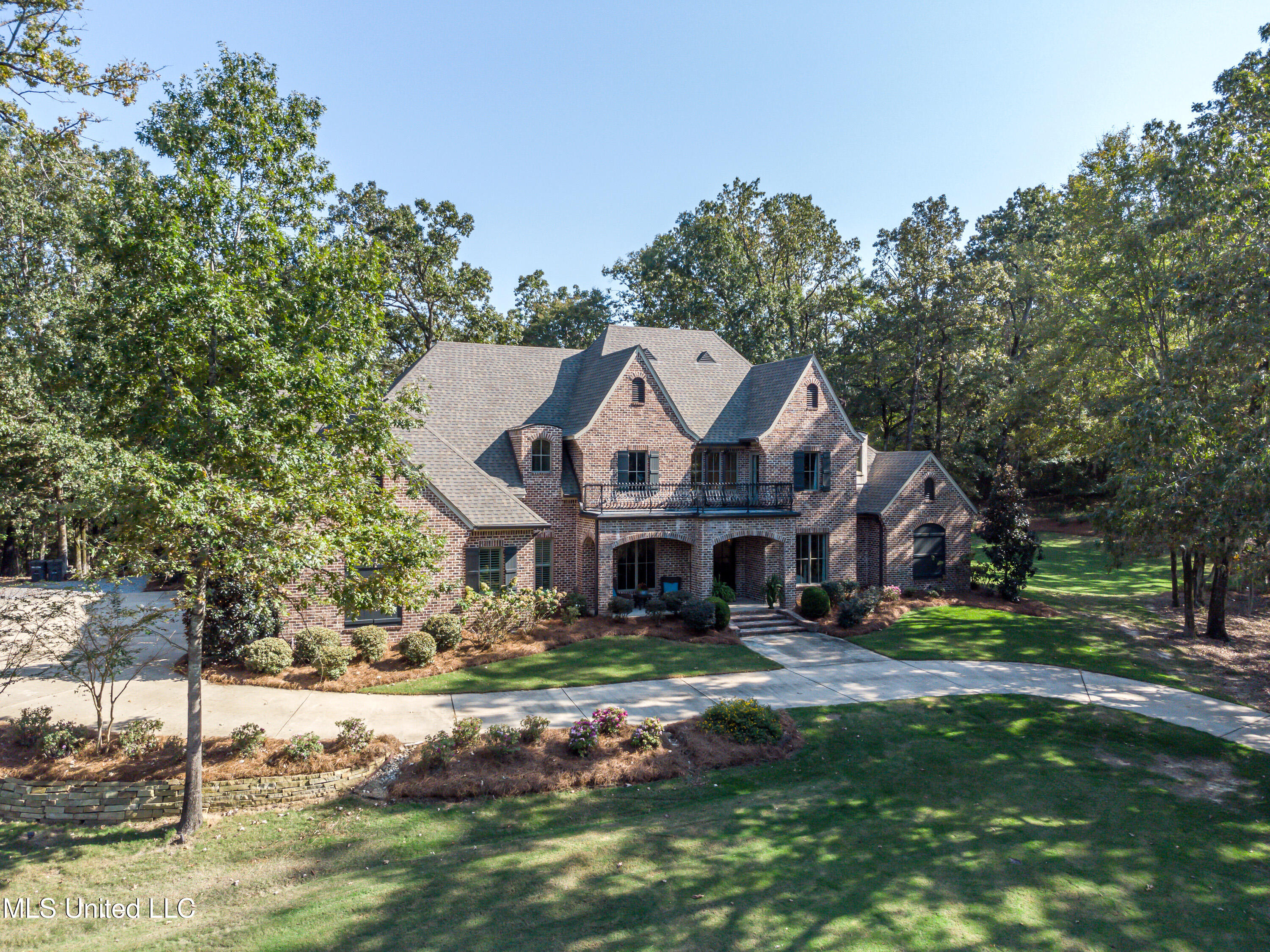 Flora, Mississippi 39071, United States, 5 Bedrooms Bedrooms, ,5 BathroomsBathrooms,Residential,Pending,29076