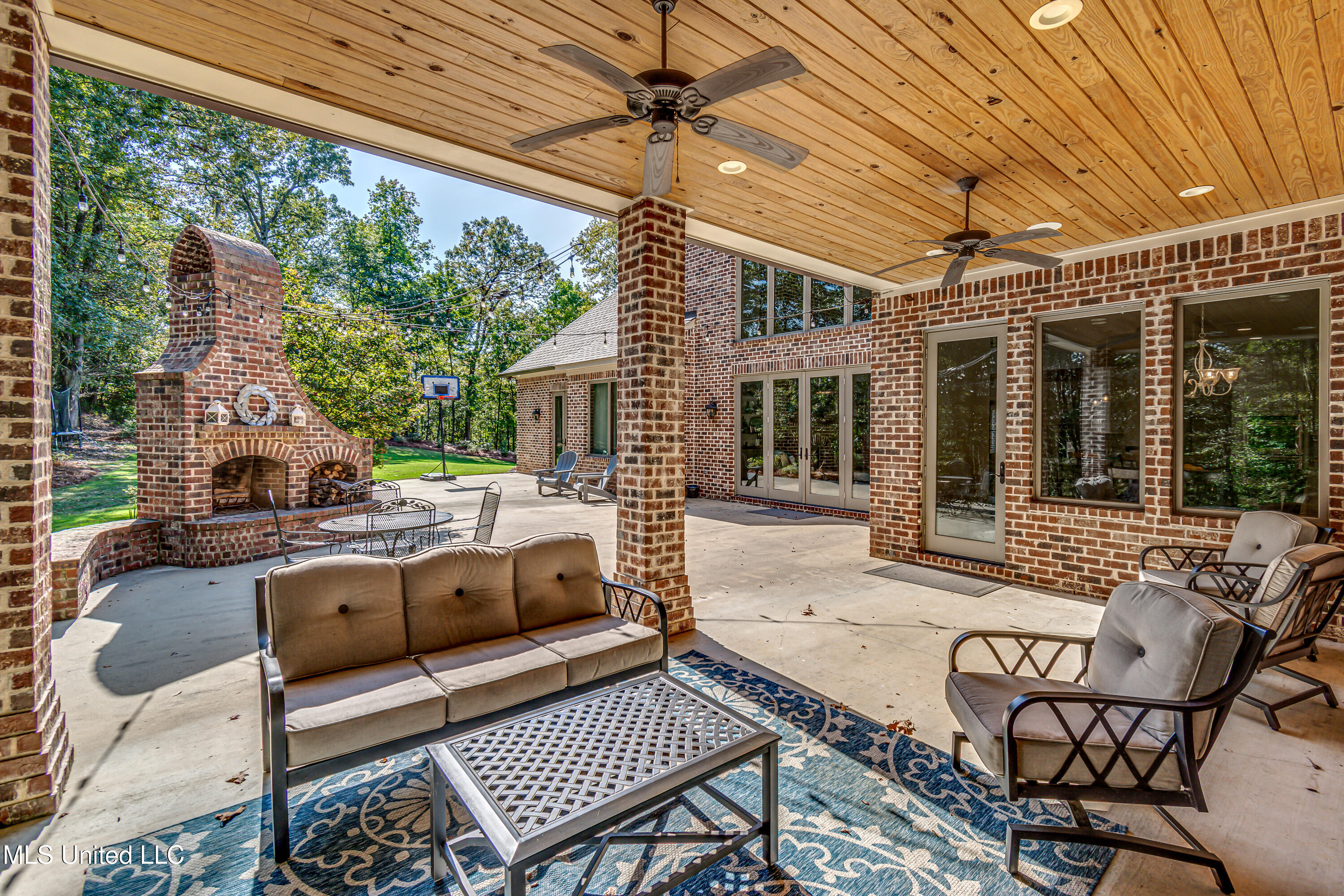 Flora, Mississippi 39071, United States, 5 Bedrooms Bedrooms, ,5 BathroomsBathrooms,Residential,Pending,29076