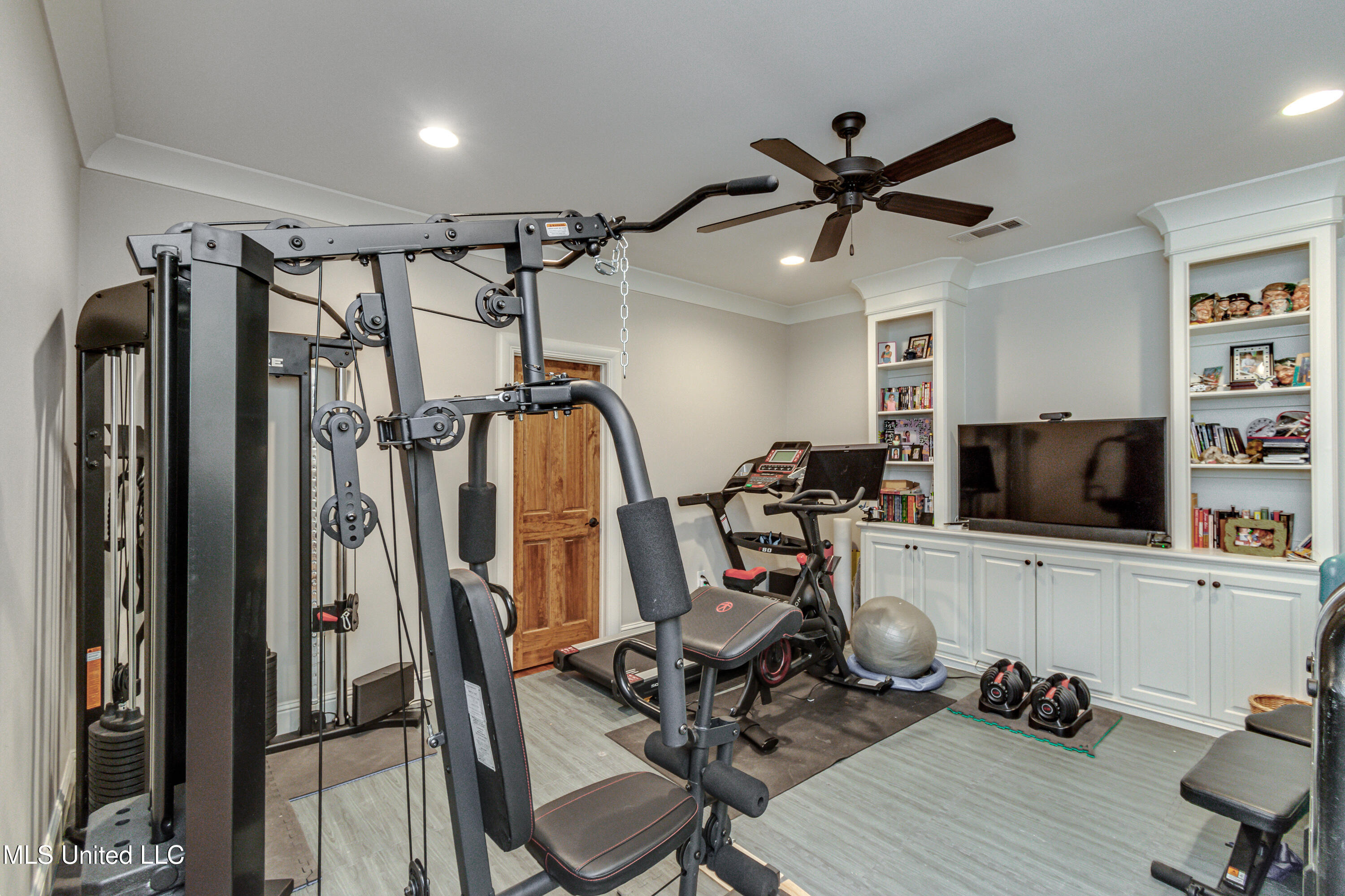 Flora, Mississippi 39071, United States, 5 Bedrooms Bedrooms, ,5 BathroomsBathrooms,Residential,Pending,29076