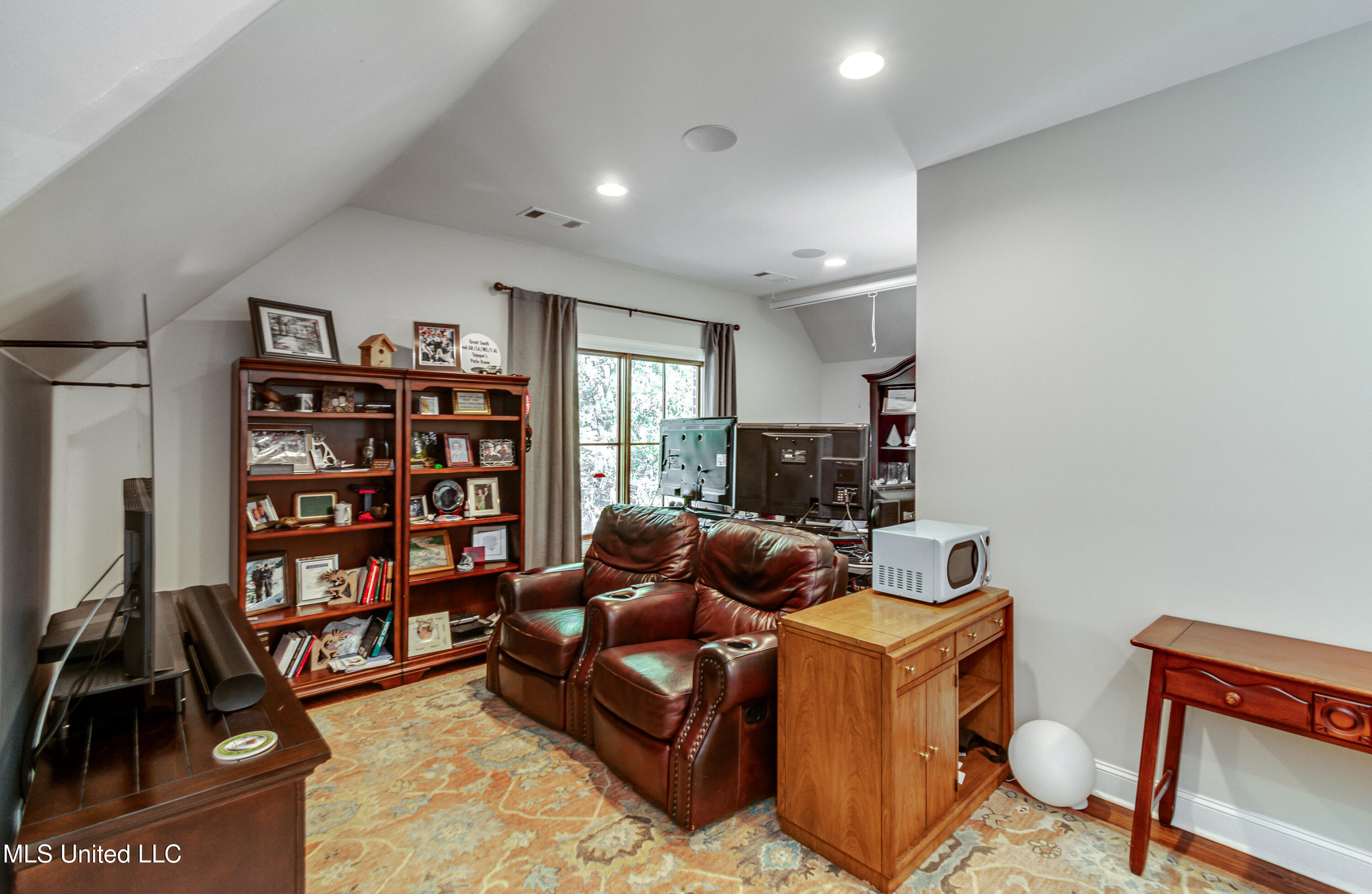 Flora, Mississippi 39071, United States, 5 Bedrooms Bedrooms, ,5 BathroomsBathrooms,Residential,Pending,29076