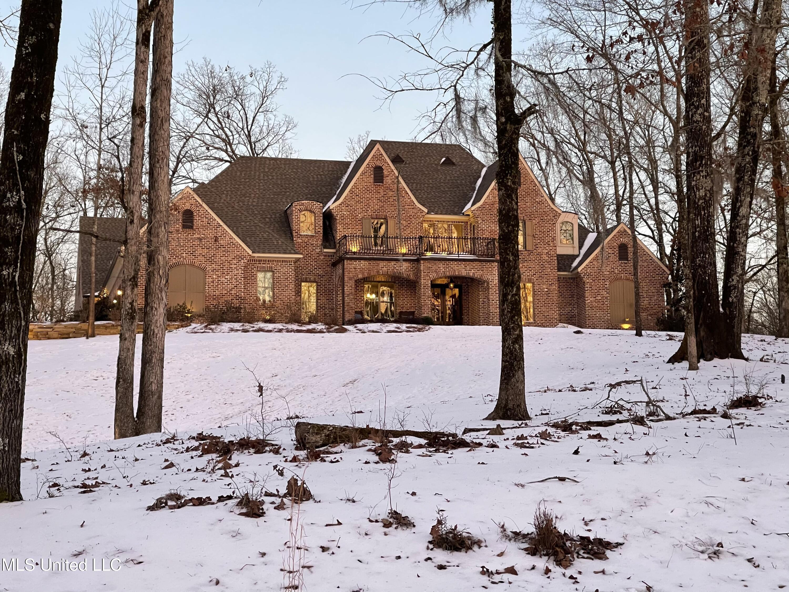 Flora, Mississippi 39071, United States, 5 Bedrooms Bedrooms, ,5 BathroomsBathrooms,Residential,Pending,29076