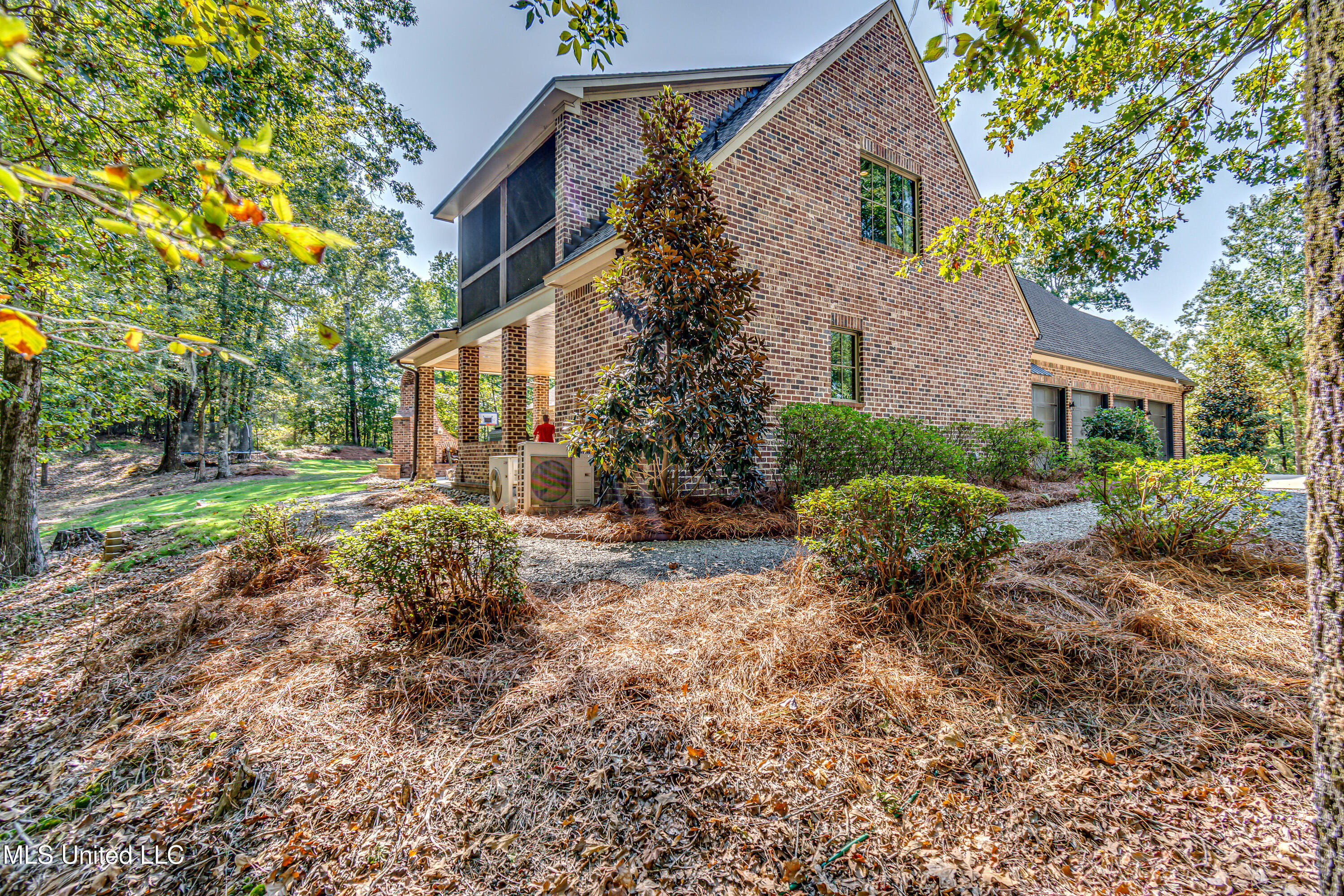 Flora, Mississippi 39071, United States, 5 Bedrooms Bedrooms, ,5 BathroomsBathrooms,Residential,Pending,29076