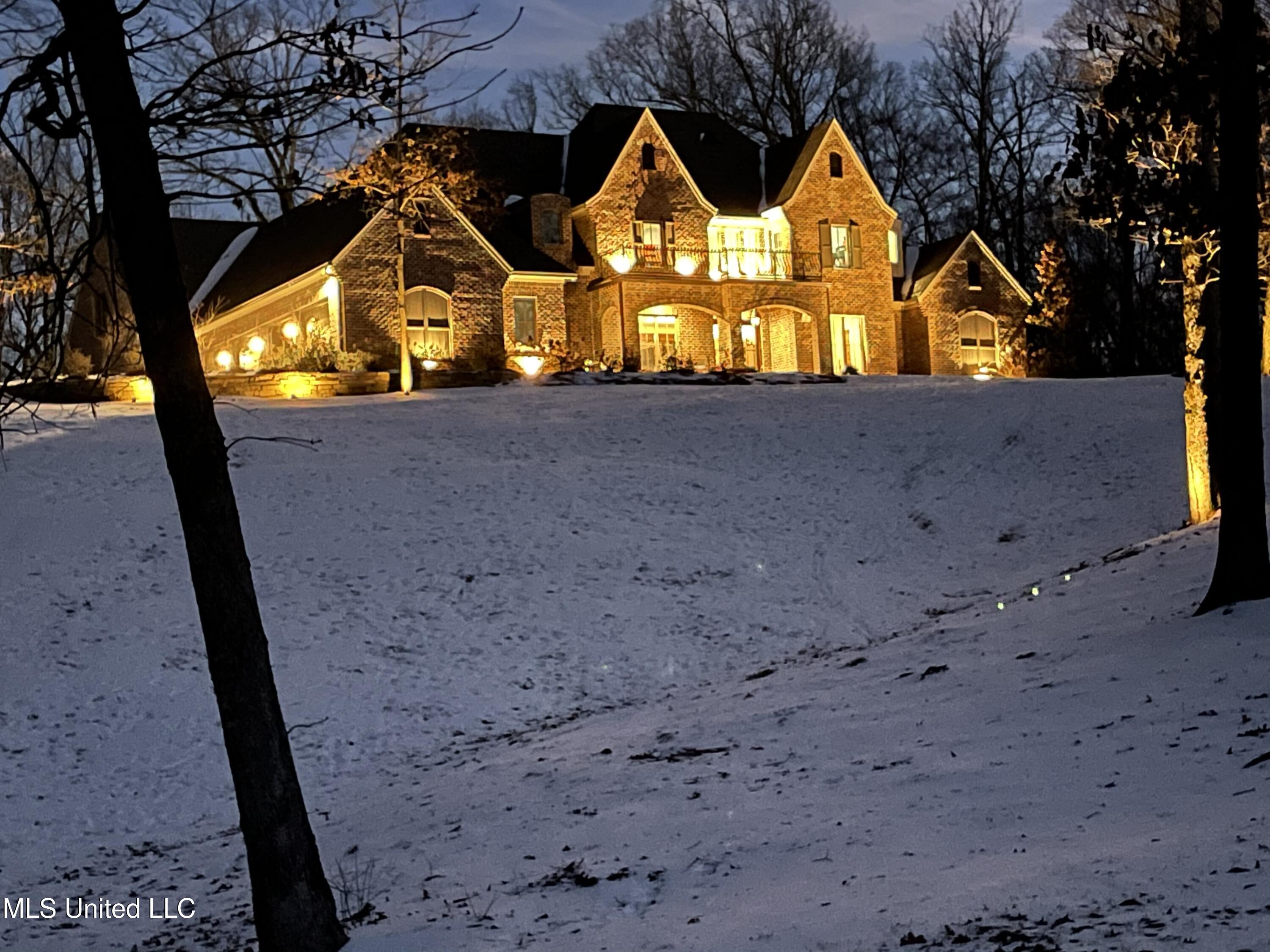 Flora, Mississippi 39071, United States, 5 Bedrooms Bedrooms, ,5 BathroomsBathrooms,Residential,Pending,29076