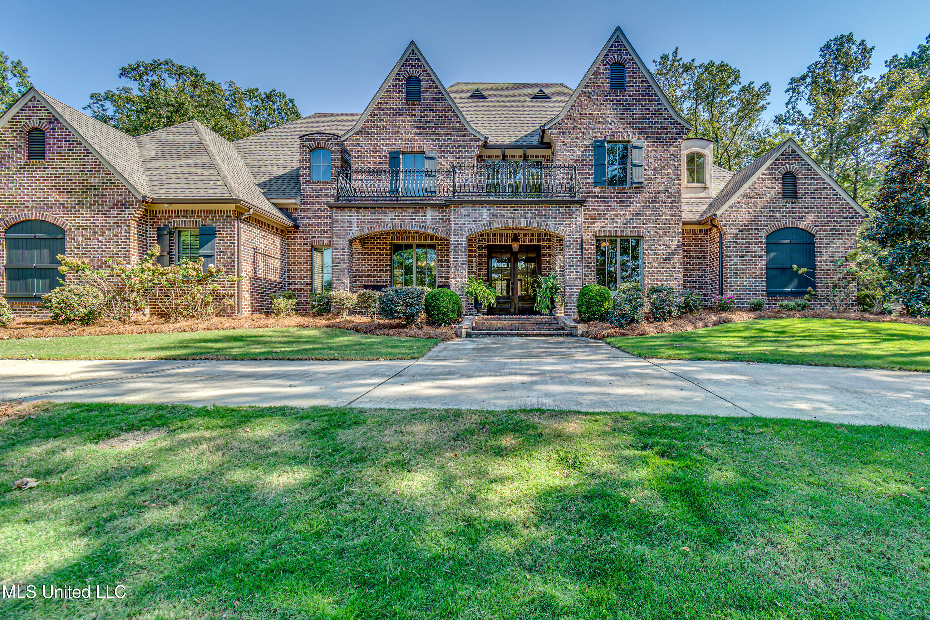 Flora, Mississippi 39071, United States, 5 Bedrooms Bedrooms, ,5 BathroomsBathrooms,Residential,Pending,29076