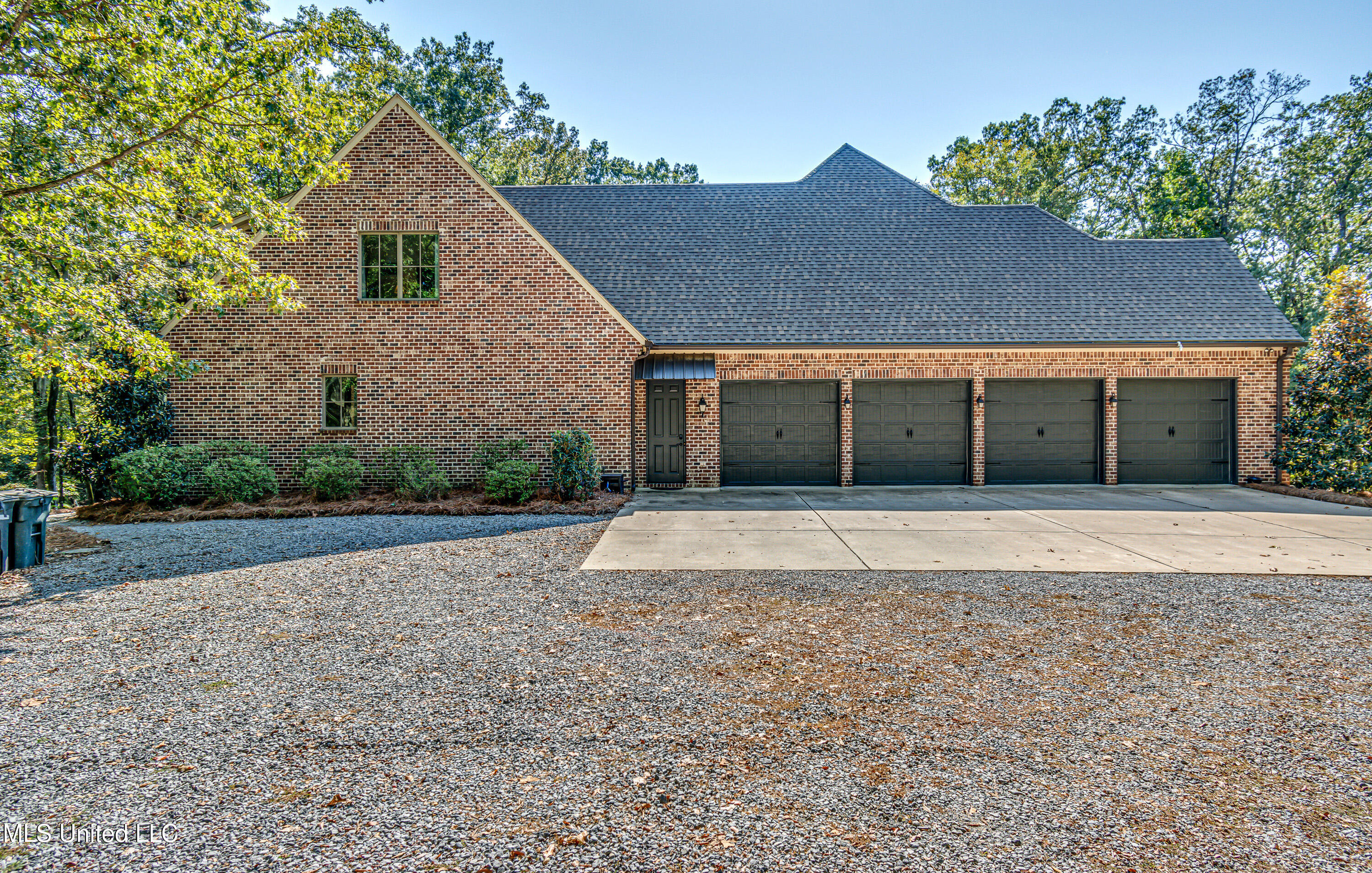 Flora, Mississippi 39071, United States, 5 Bedrooms Bedrooms, ,5 BathroomsBathrooms,Residential,Pending,29076