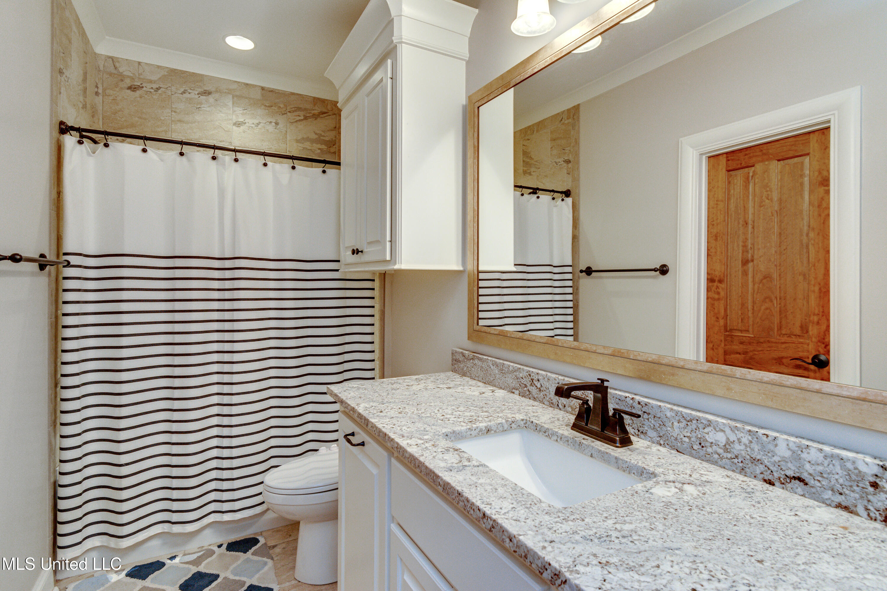 Flora, Mississippi 39071, United States, 5 Bedrooms Bedrooms, ,5 BathroomsBathrooms,Residential,Pending,29076