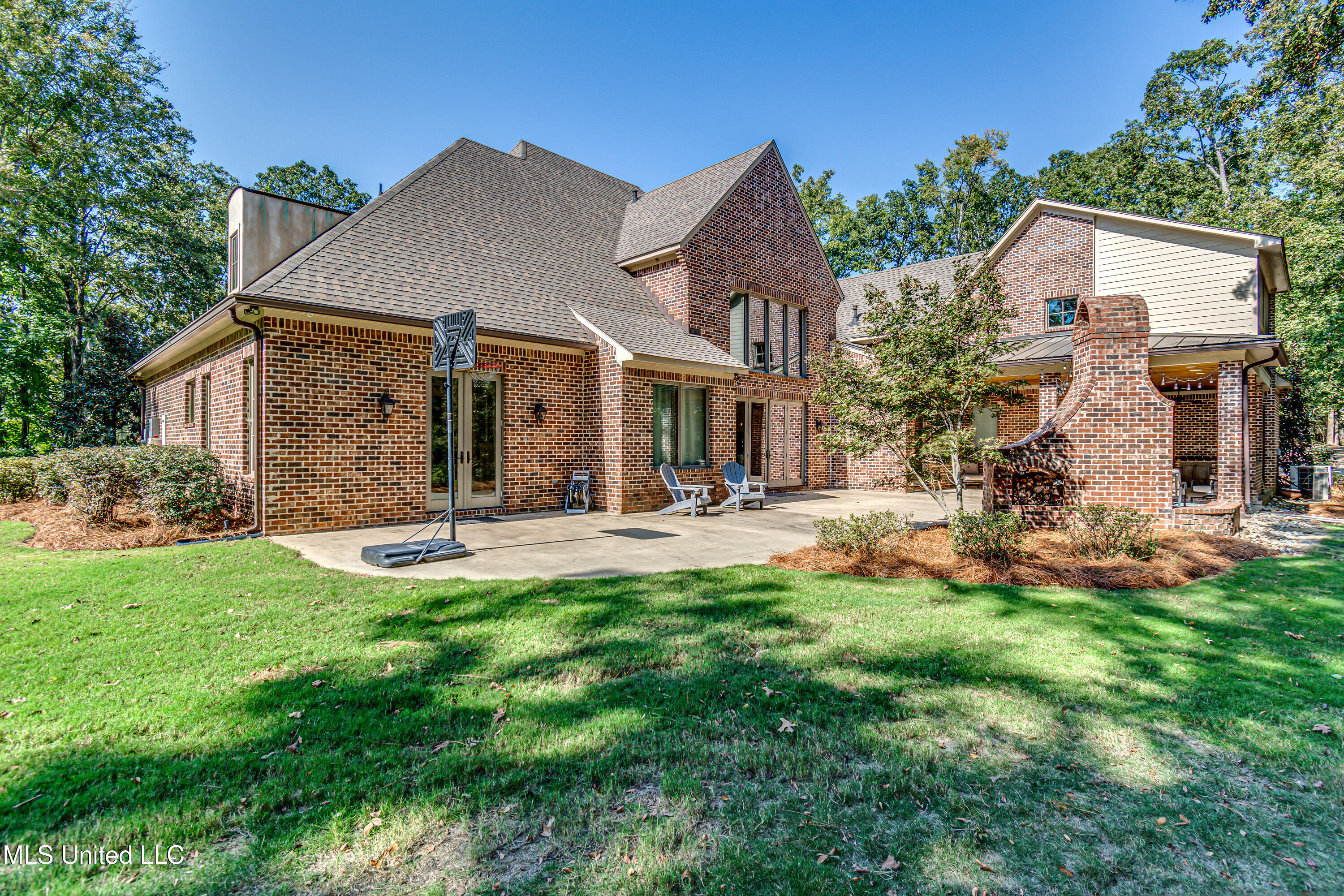 Flora, Mississippi 39071, United States, 5 Bedrooms Bedrooms, ,5 BathroomsBathrooms,Residential,Pending,29076