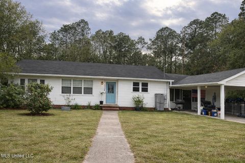 Homes For Sale - 2212 E Canal Street<br/> Picayune, MS 39466