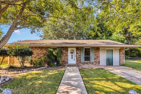 Homes For Sale - 522 Genin Street<br/> Hancock County, Bay Saint Louis, MS 39520