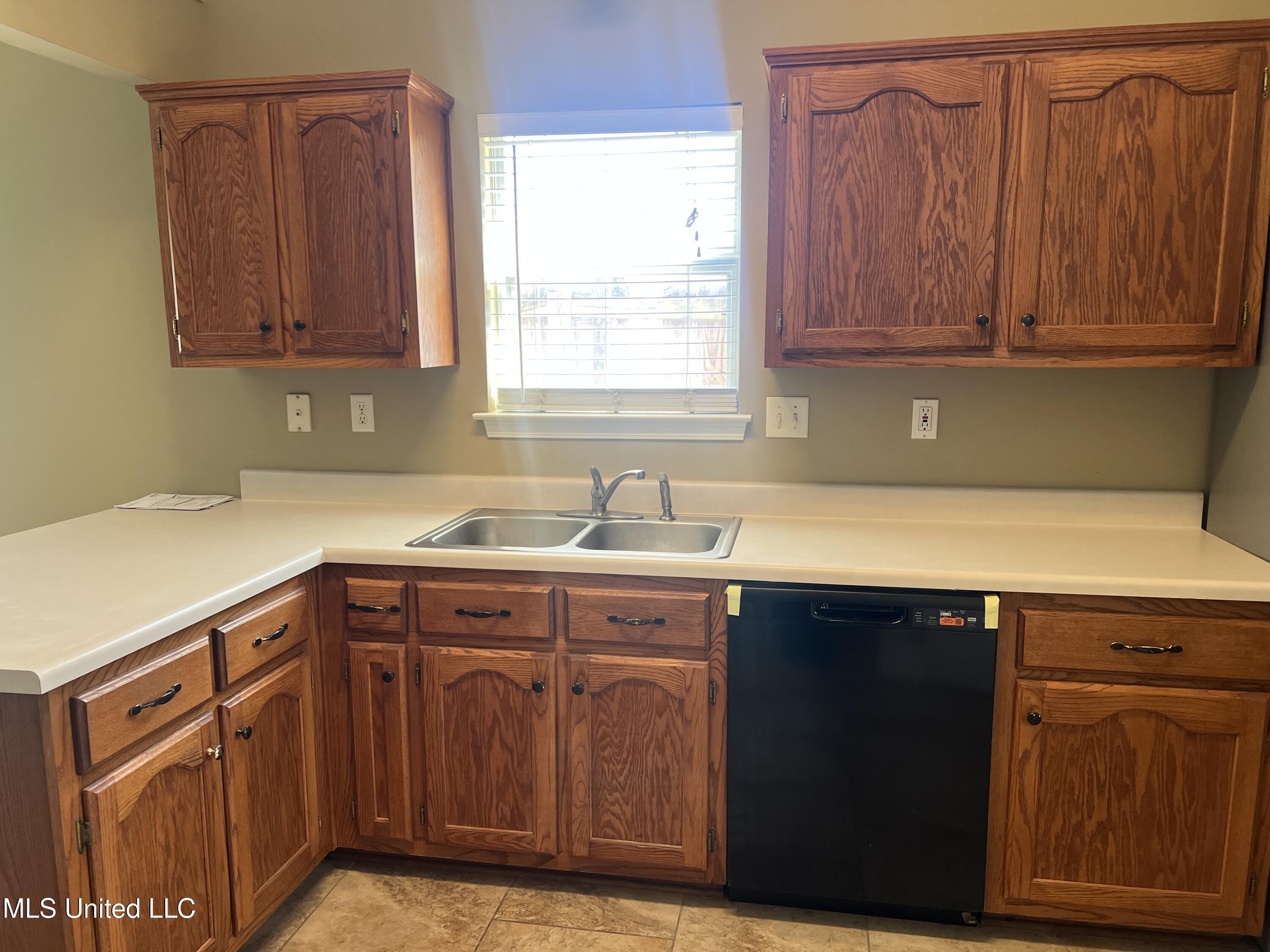 5395 Bradley Drive, Southaven, Mississippi image 14