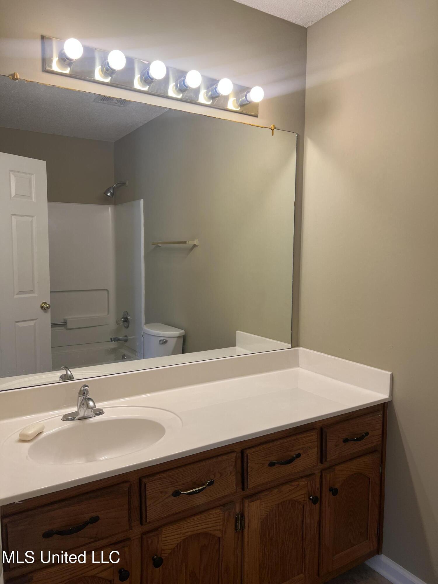 5395 Bradley Drive, Southaven, Mississippi image 19