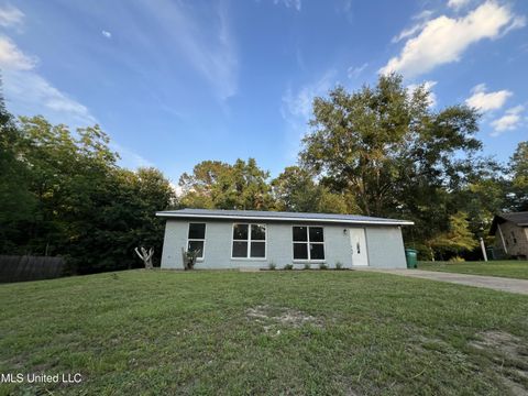 Single Family Residence in Gautier MS 2112 Woodside Drive.jpg