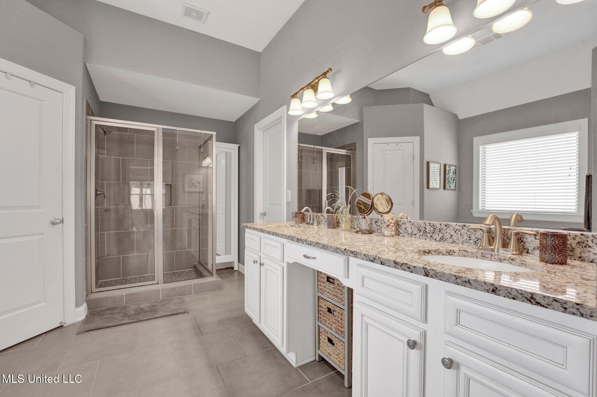 4884 Antebellum Lane, Olive Branch, Mississippi image 32