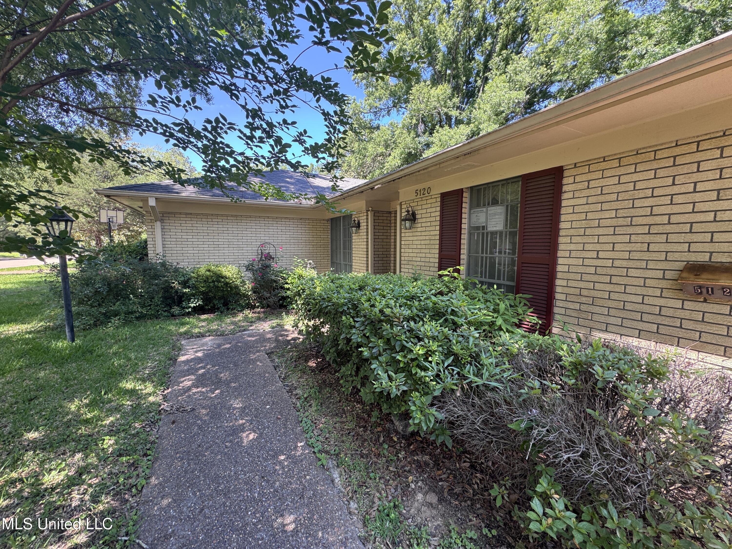 5120 Shirlwood Drive, Jackson, Mississippi image 2