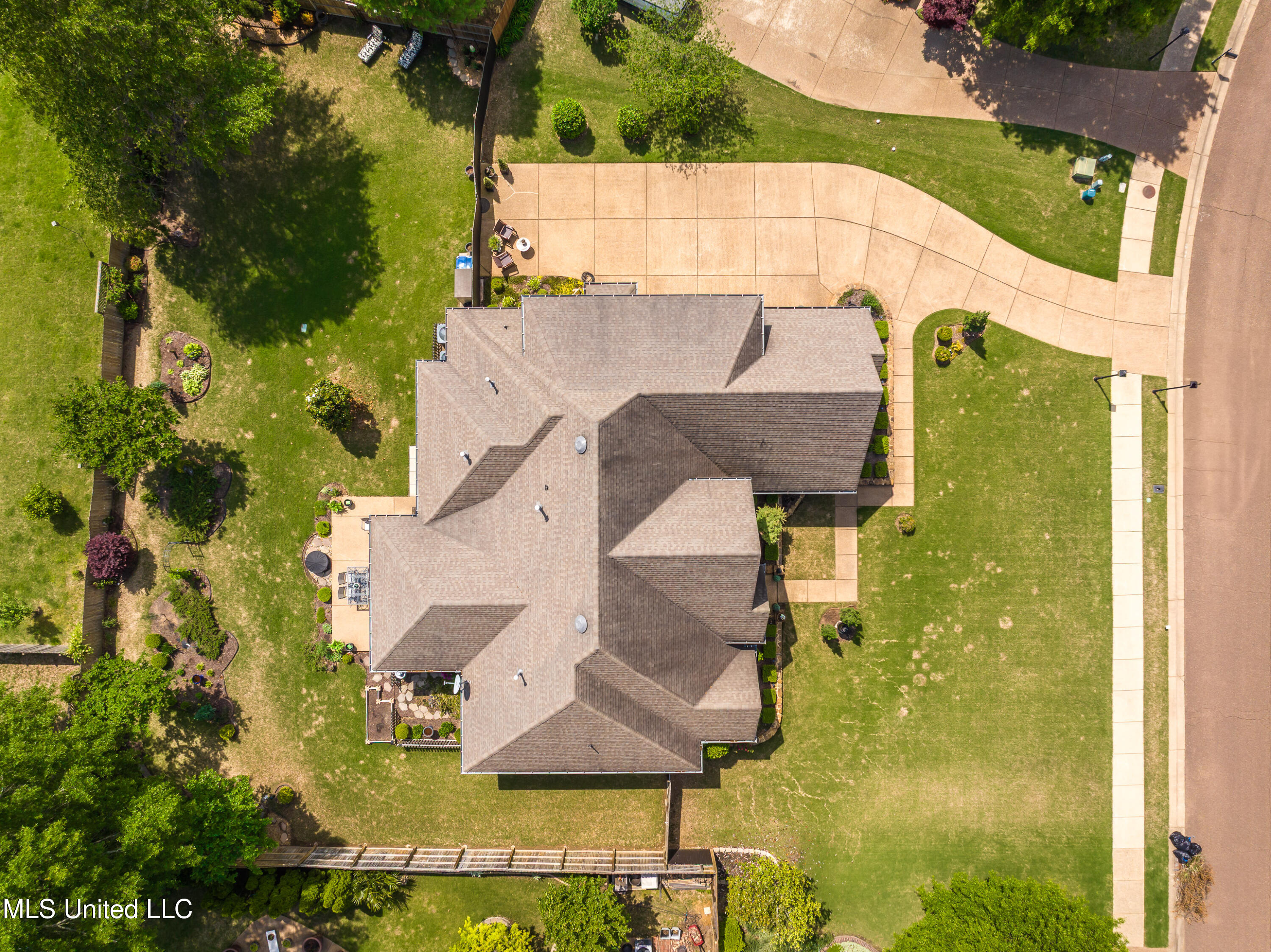 13881 Sycamore Creek Cove, Olive Branch, Mississippi image 4