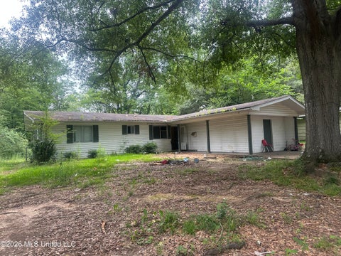 Homes For Sale - 3025 Meadow Forest Drive<br/> Jackson, MS 39212