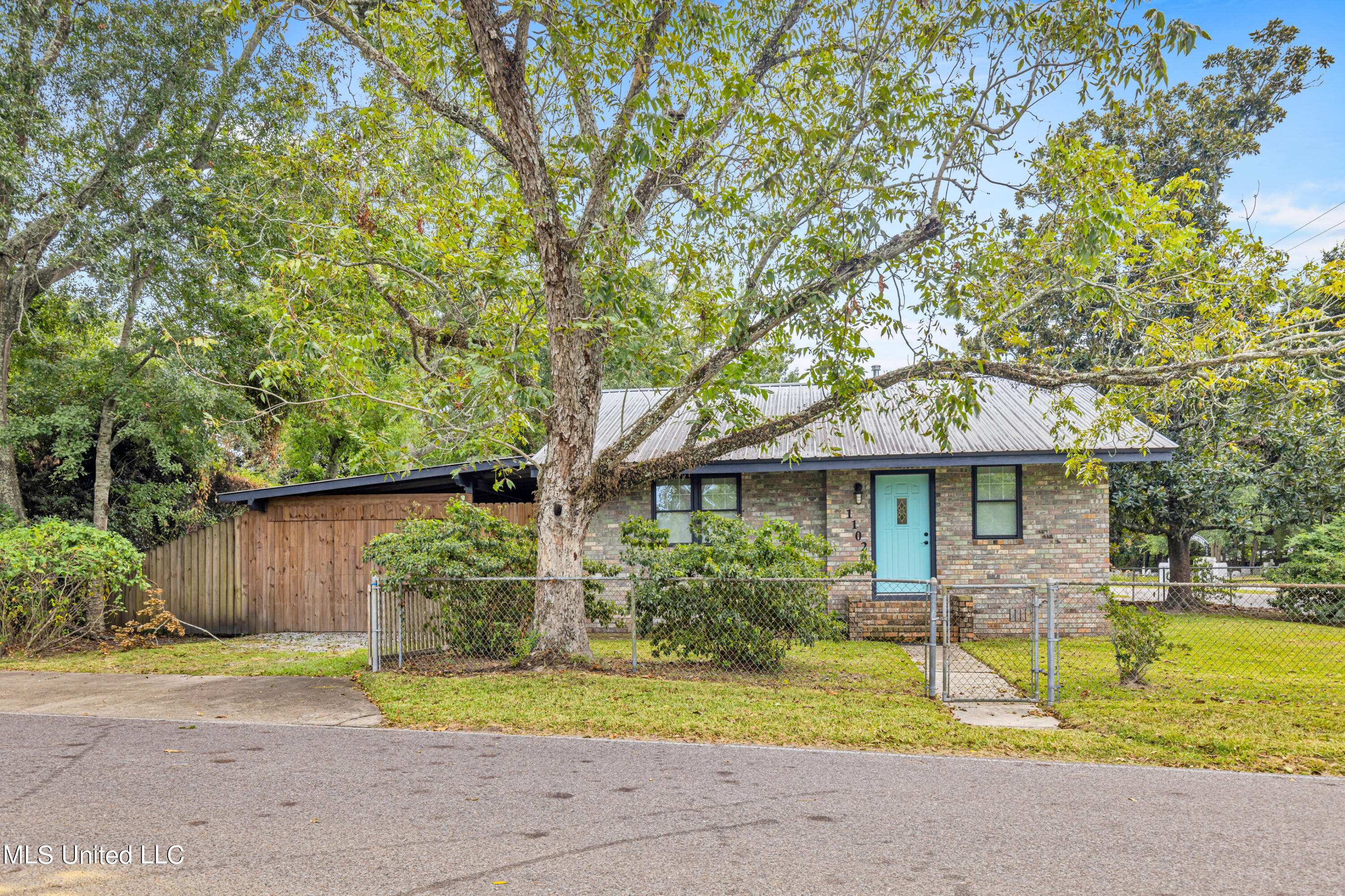 1102 Calhoun Avenue, Ocean Springs, Mississippi image 1