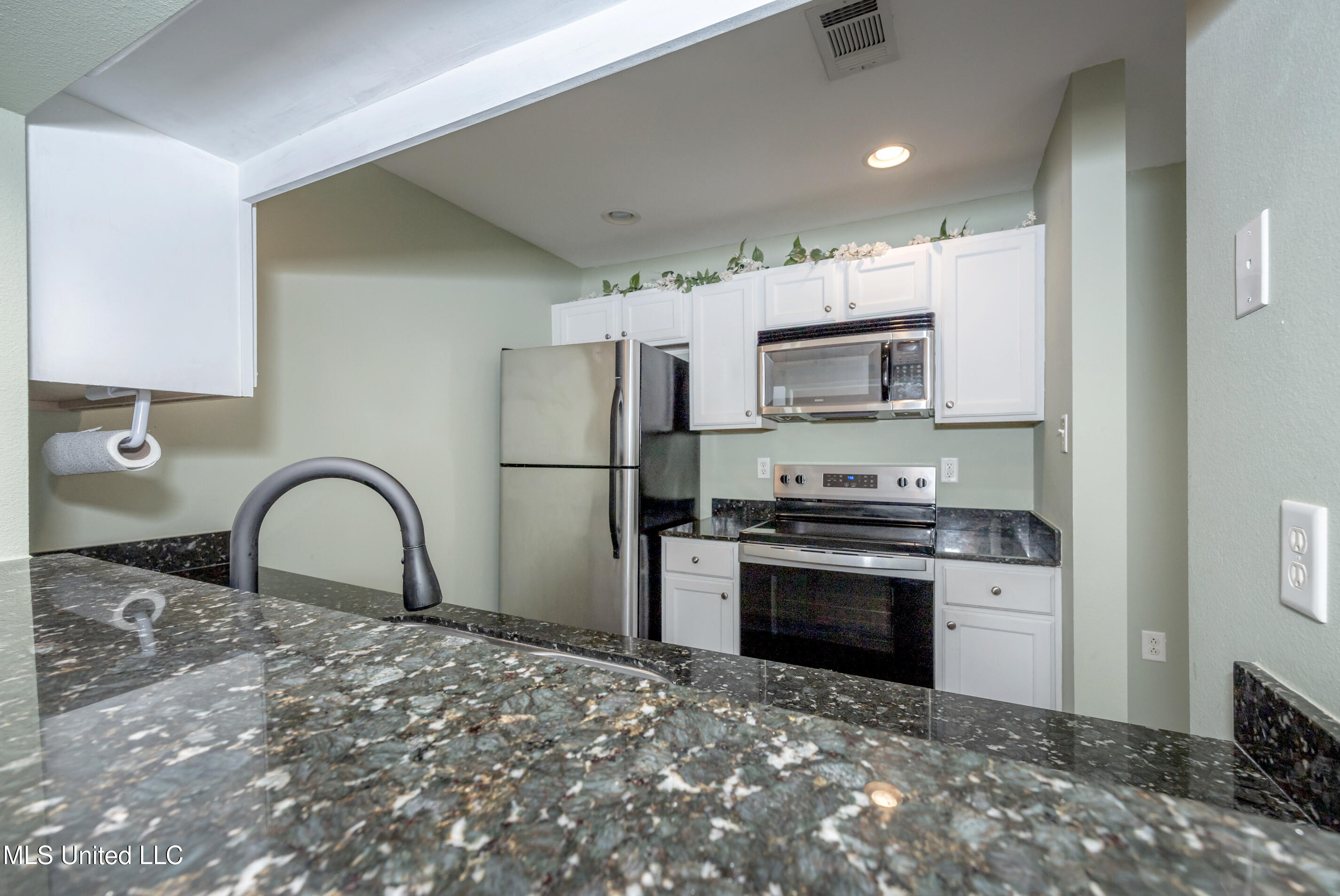 2421 Beachview Drive #H2, Ocean Springs, Mississippi image 13