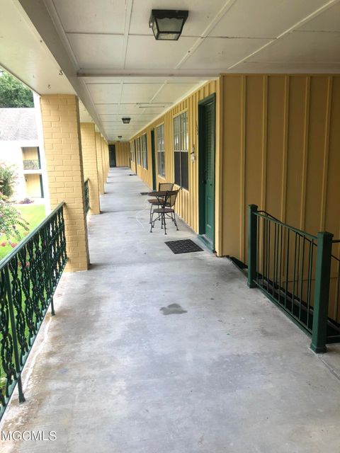 Condo For Sale - 3310 Washington Avenue<br/> Pascagoula, MS 39581
