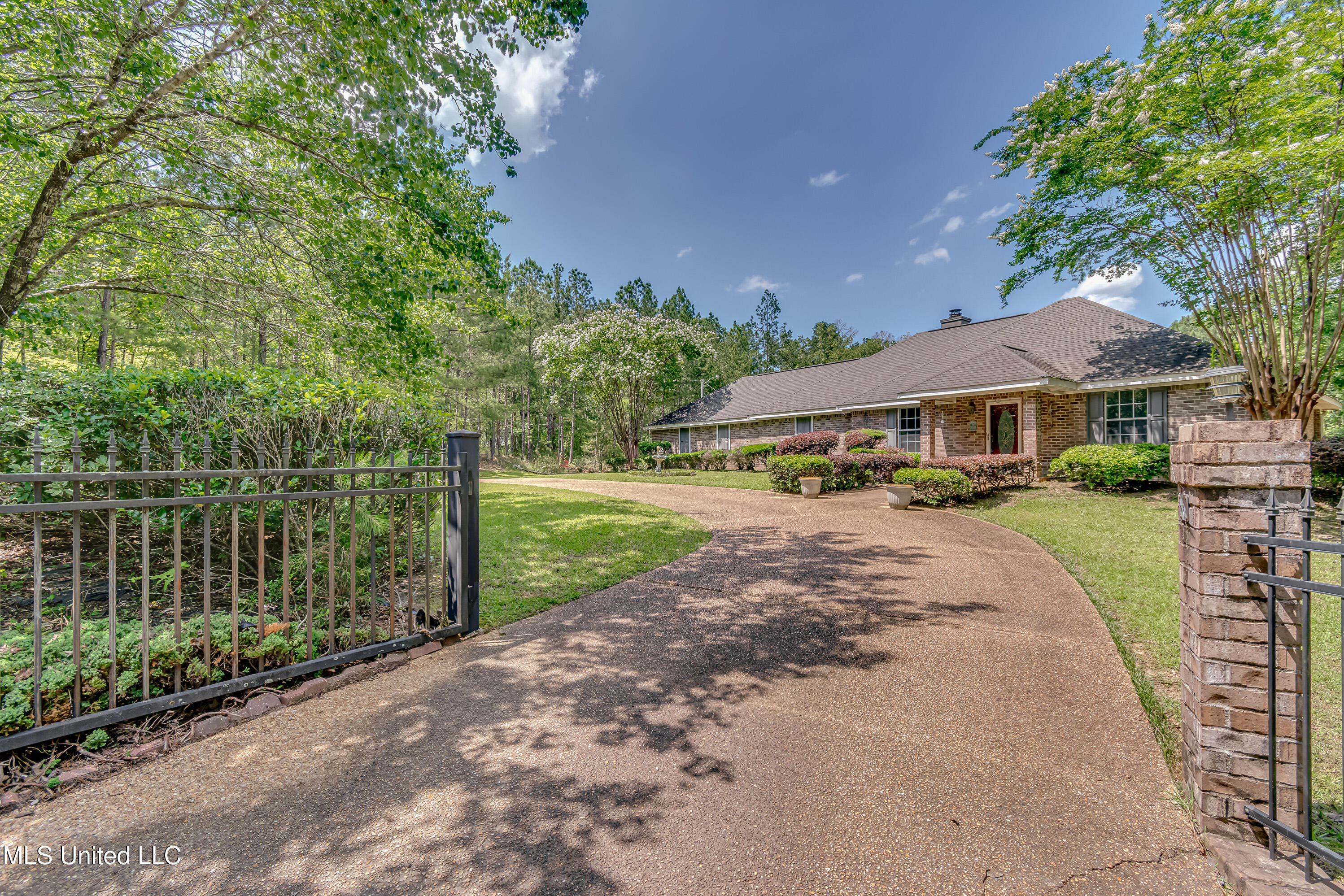 354 Lakeway Drive, Brandon, Mississippi image 6