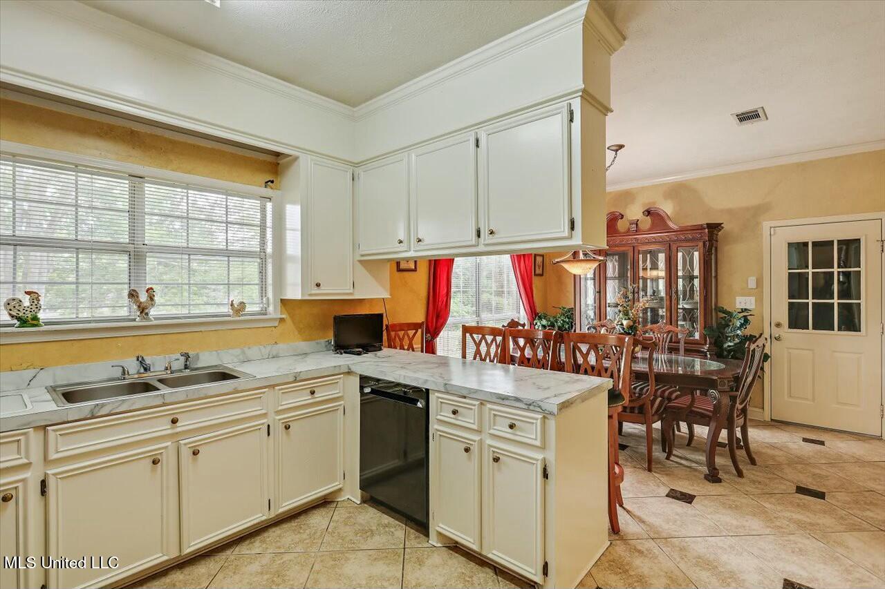 102 Parkview Lane, Brandon, Mississippi image 3