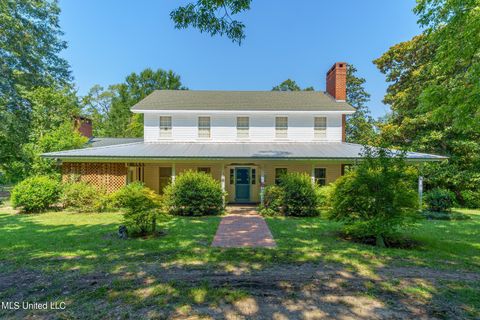 Homes For Sale - 627 Cole Road<br/> Lamar County, Hattiesburg, MS 39402