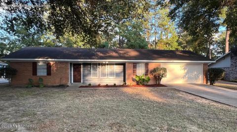 Homes For Sale - 2336 Castle Hill Drive<br/> Jackson, MS 39204