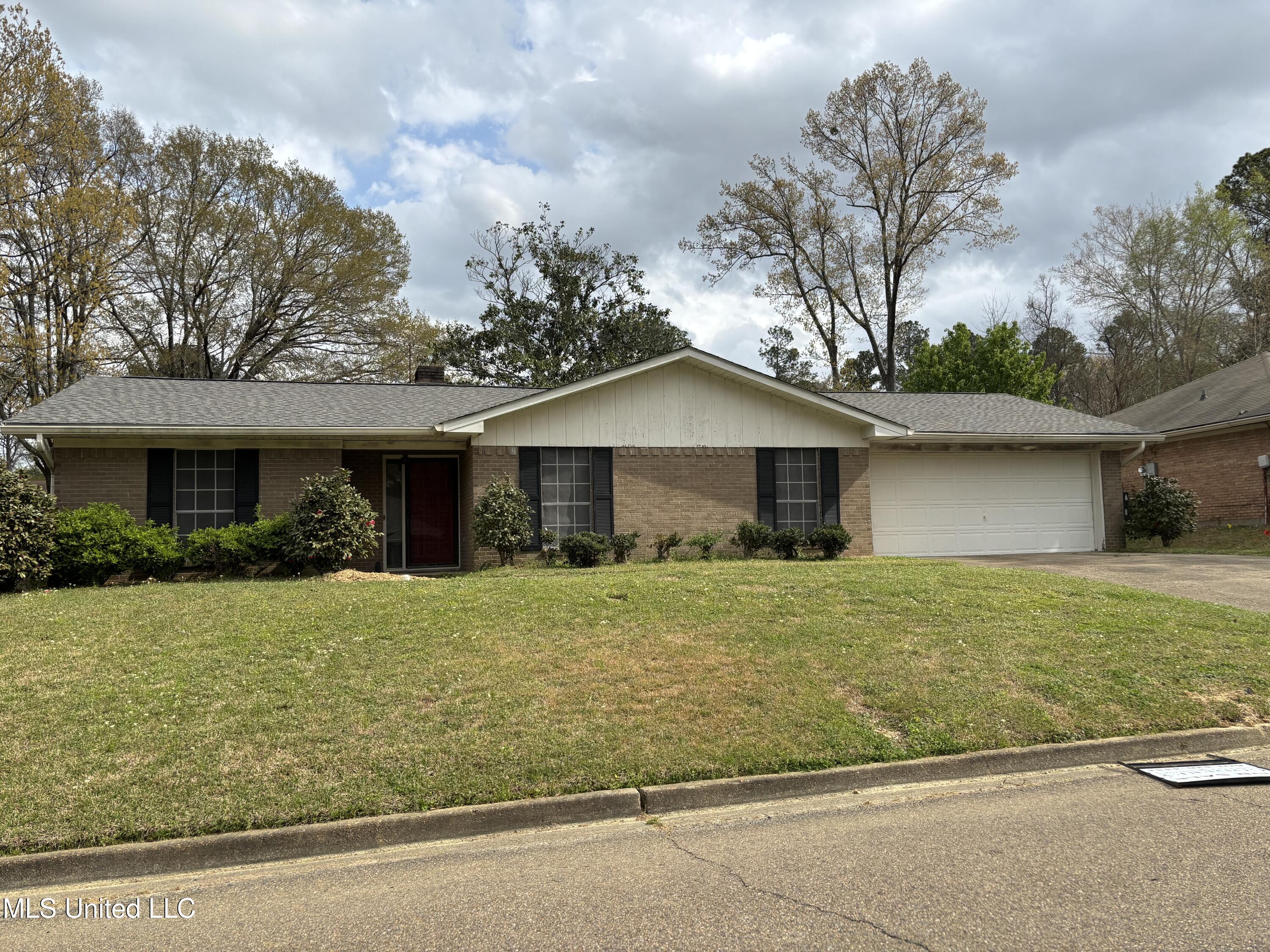 1212 Cliffdale Drive, Clinton, Mississippi image 1