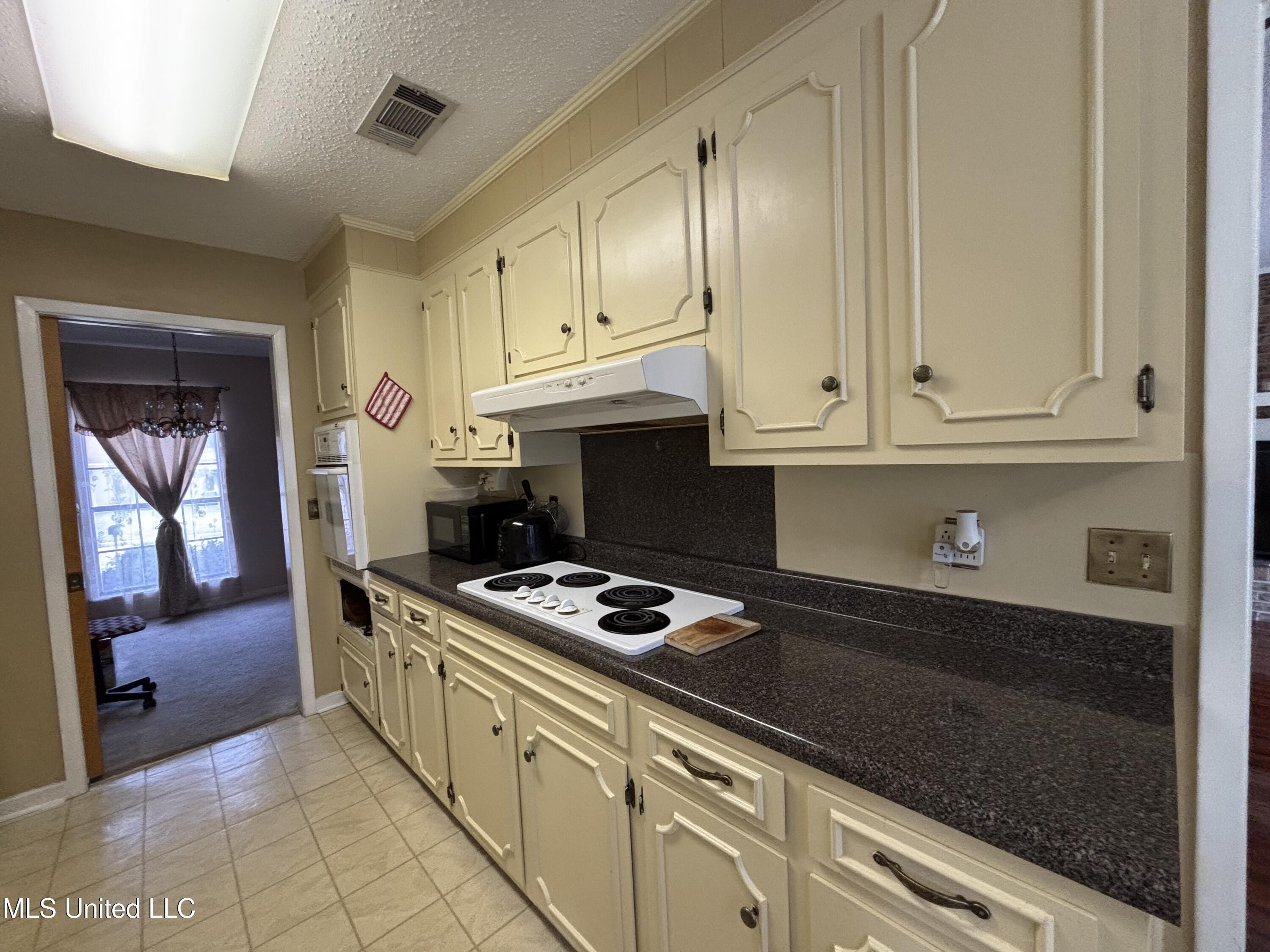 1212 Cliffdale Drive, Clinton, Mississippi image 10