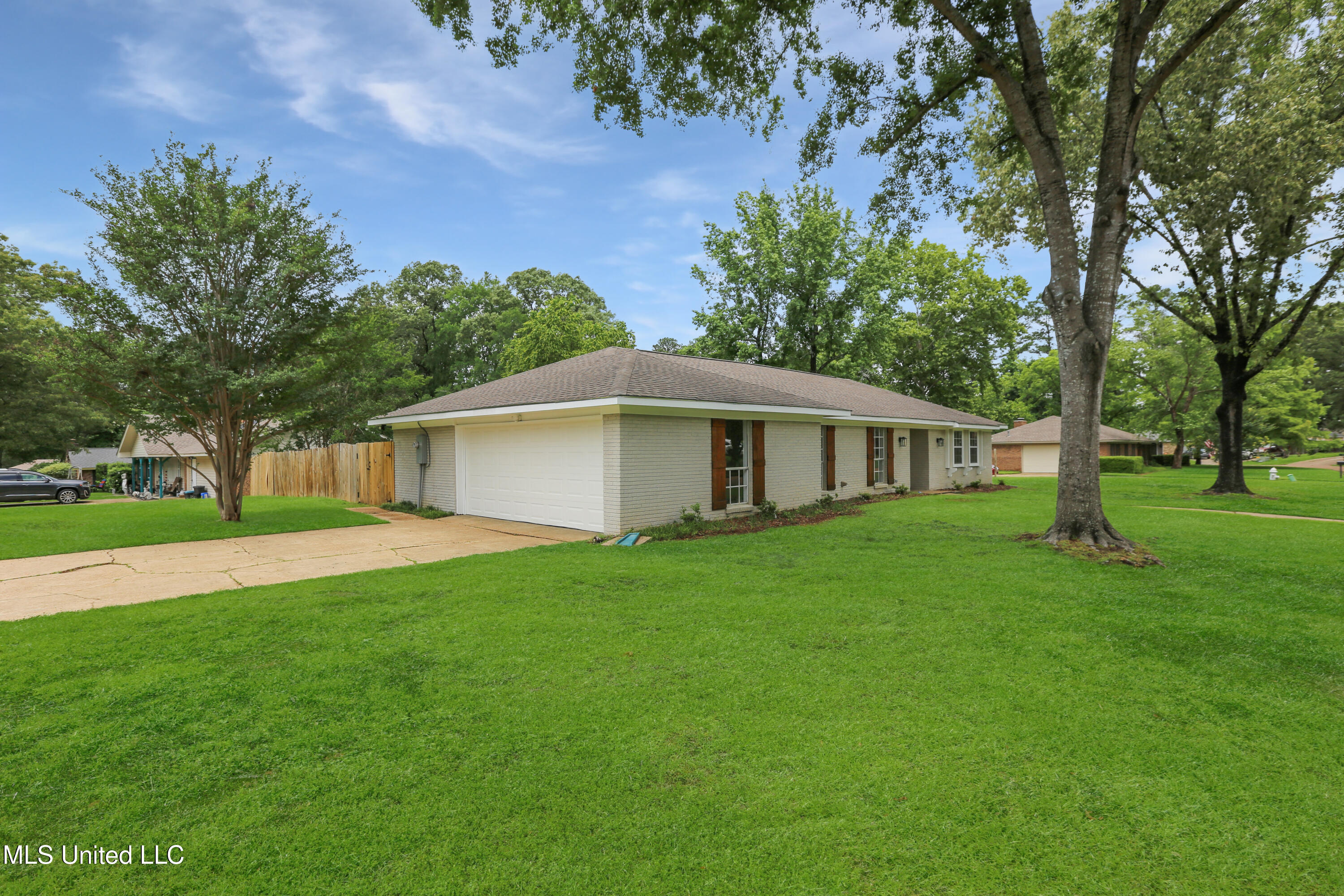 111 Hickory Hill Place, Brandon, Mississippi image 2