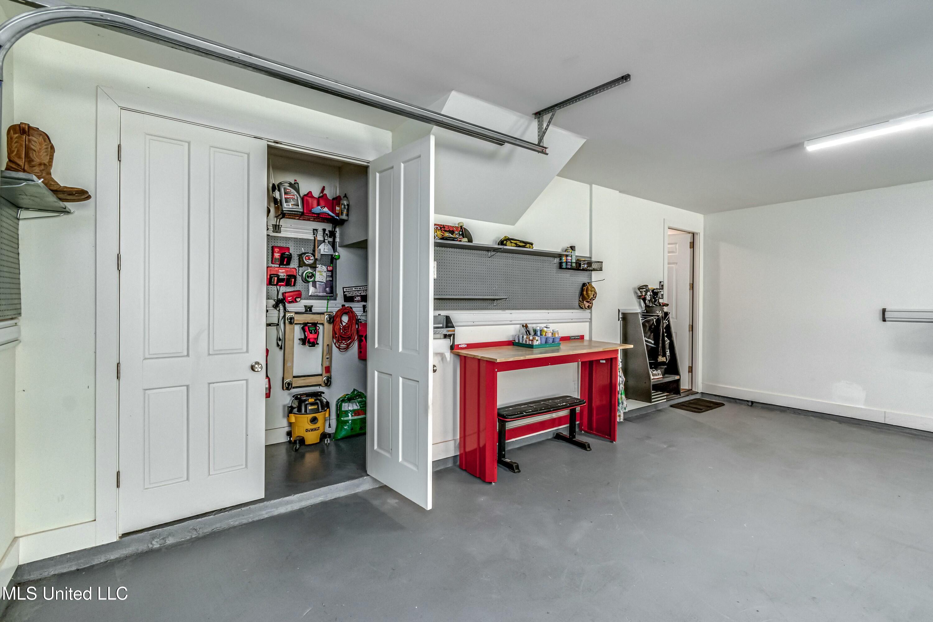 Madison, Mississippi 39110, United States, 5 Bedrooms Bedrooms, ,5 BathroomsBathrooms,Residential,Active,101092