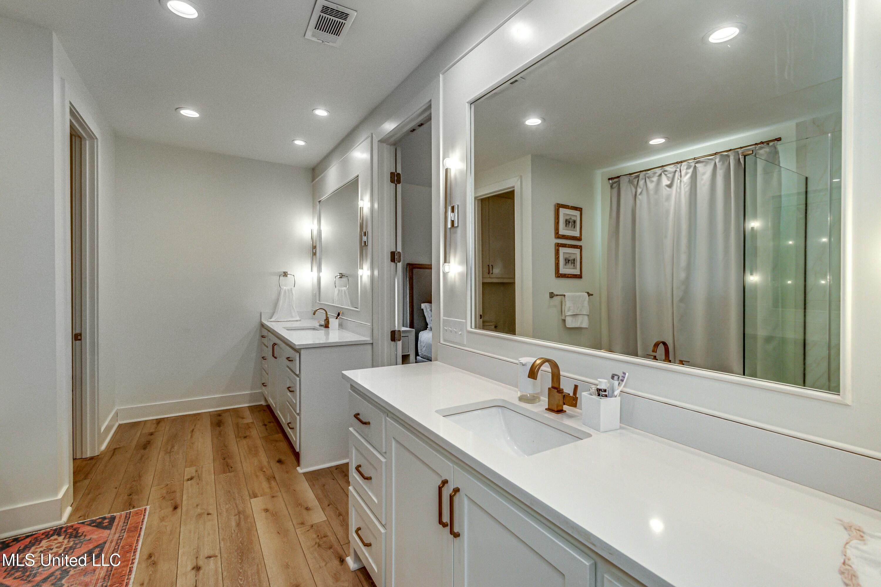 Madison, Mississippi 39110, United States, 5 Bedrooms Bedrooms, ,5 BathroomsBathrooms,Residential,Active,101092