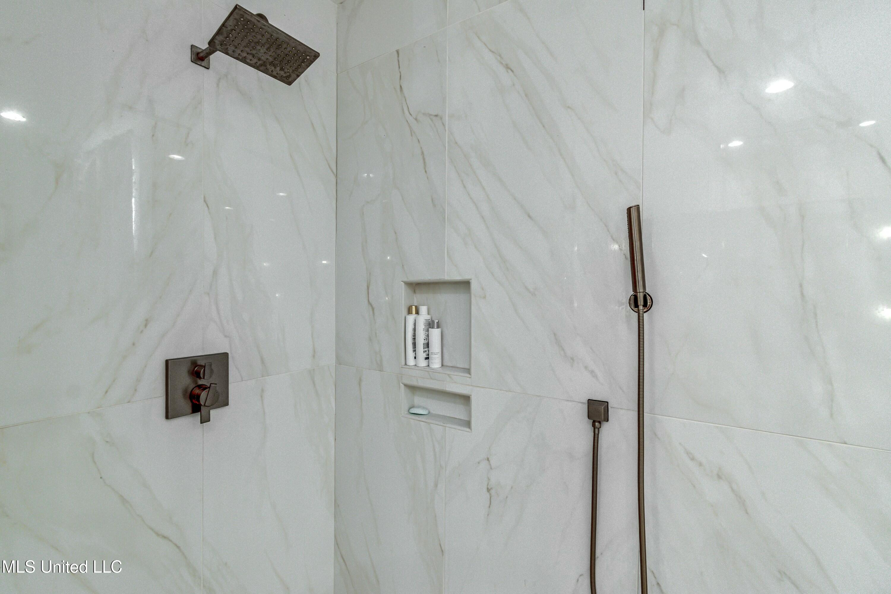 Madison, Mississippi 39110, United States, 5 Bedrooms Bedrooms, ,5 BathroomsBathrooms,Residential,Active,101092