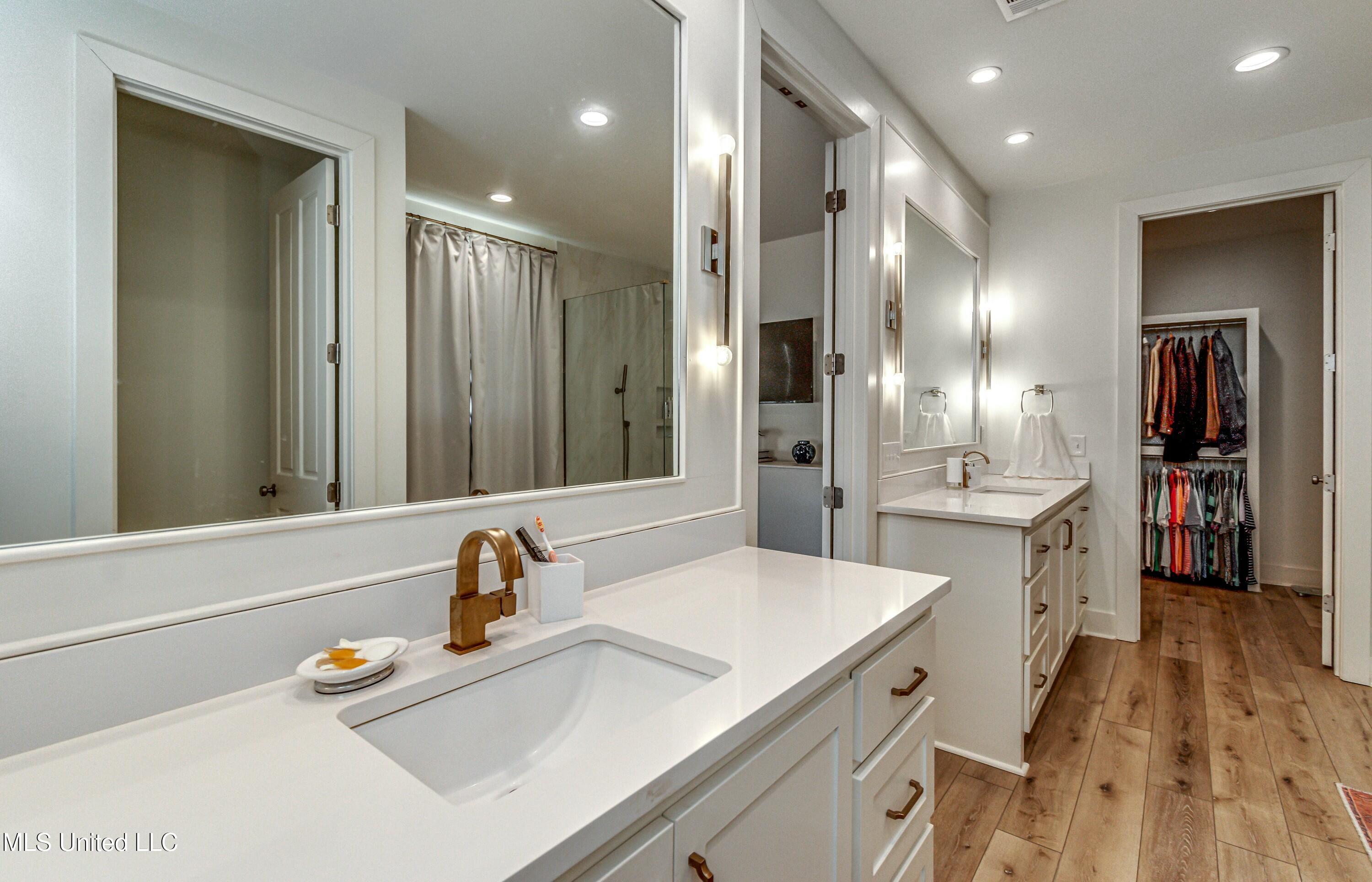 Madison, Mississippi 39110, United States, 5 Bedrooms Bedrooms, ,5 BathroomsBathrooms,Residential,Active,101092