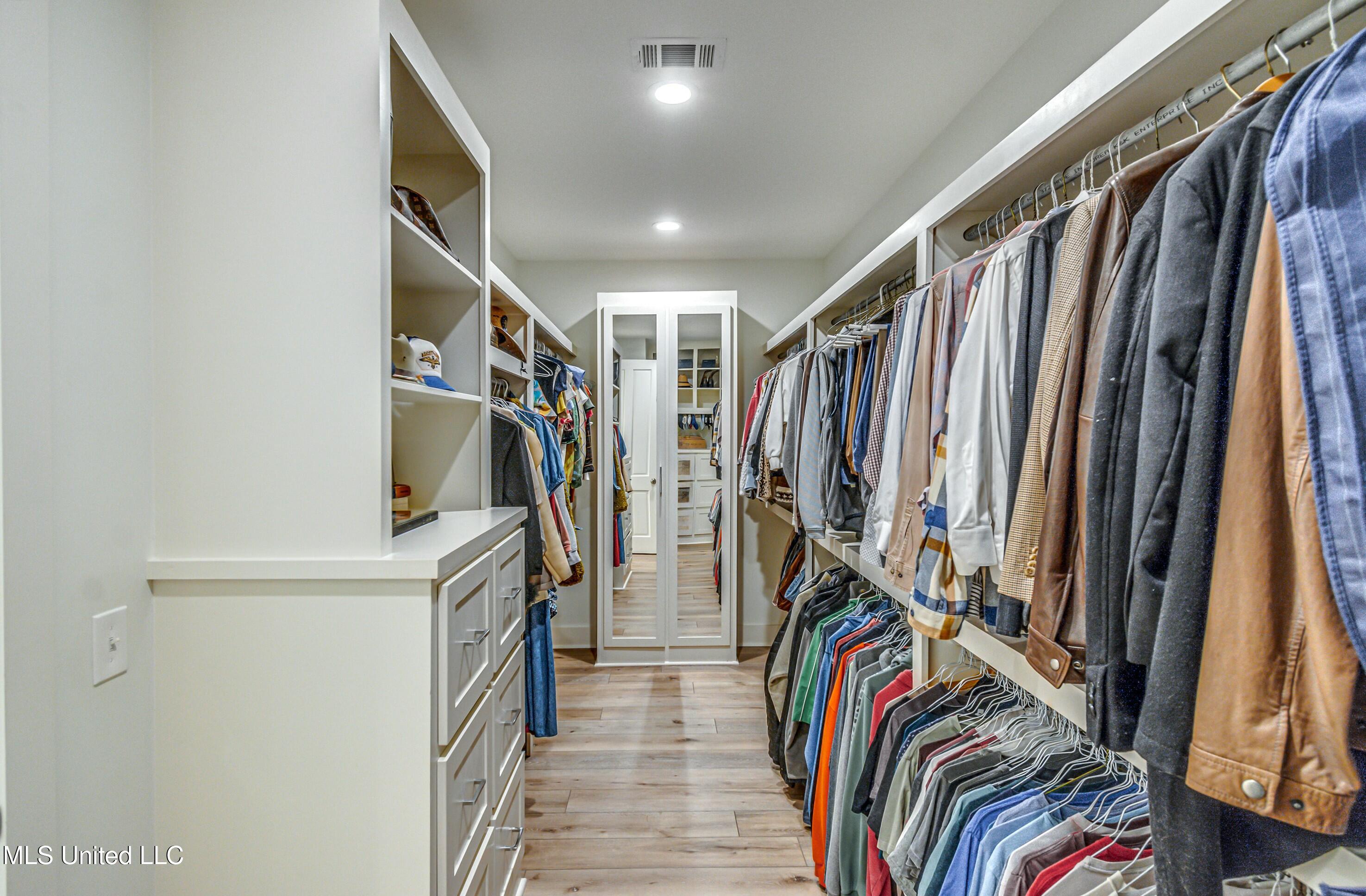 Madison, Mississippi 39110, United States, 5 Bedrooms Bedrooms, ,5 BathroomsBathrooms,Residential,Active,101092