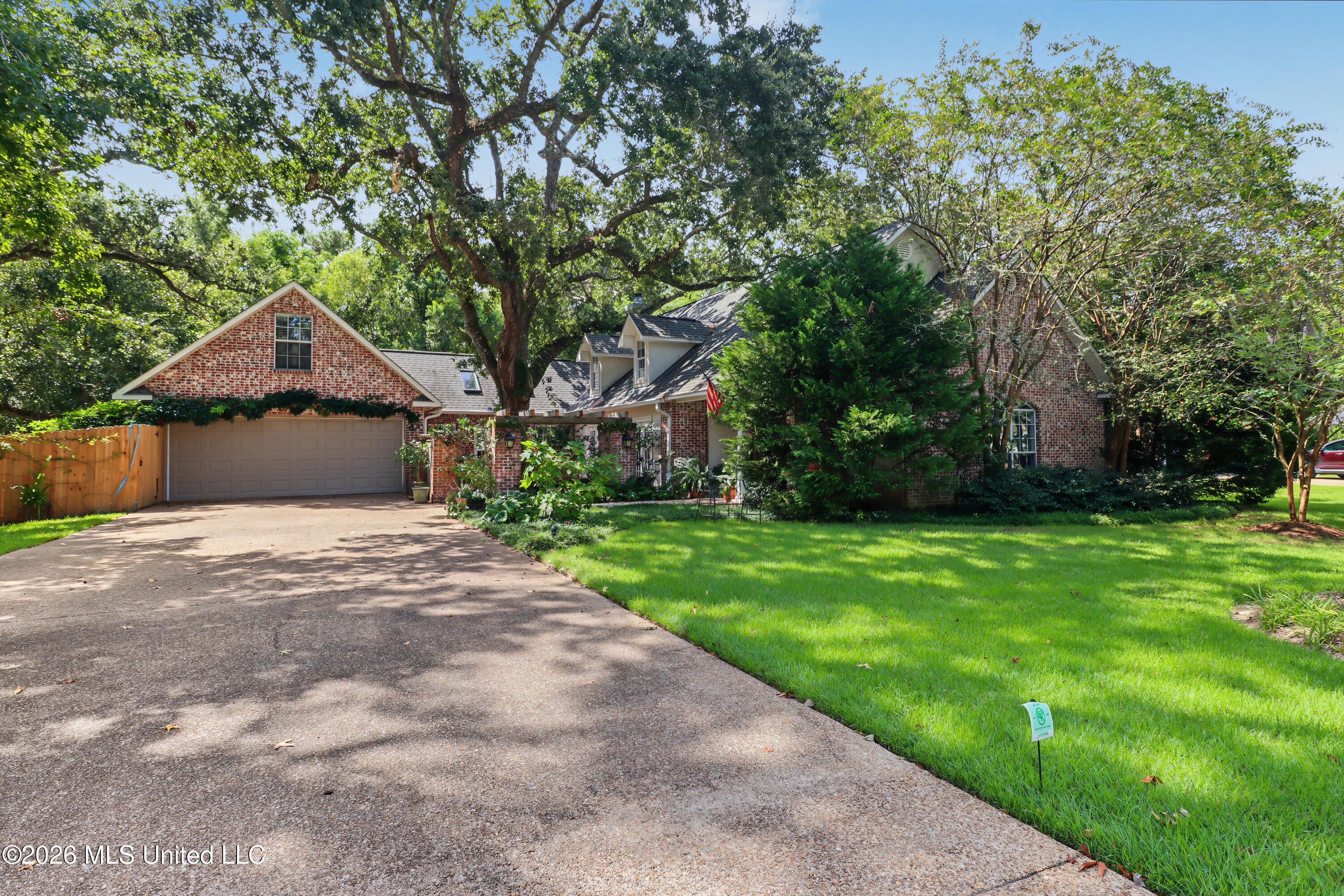 916 Bent Tree Circle