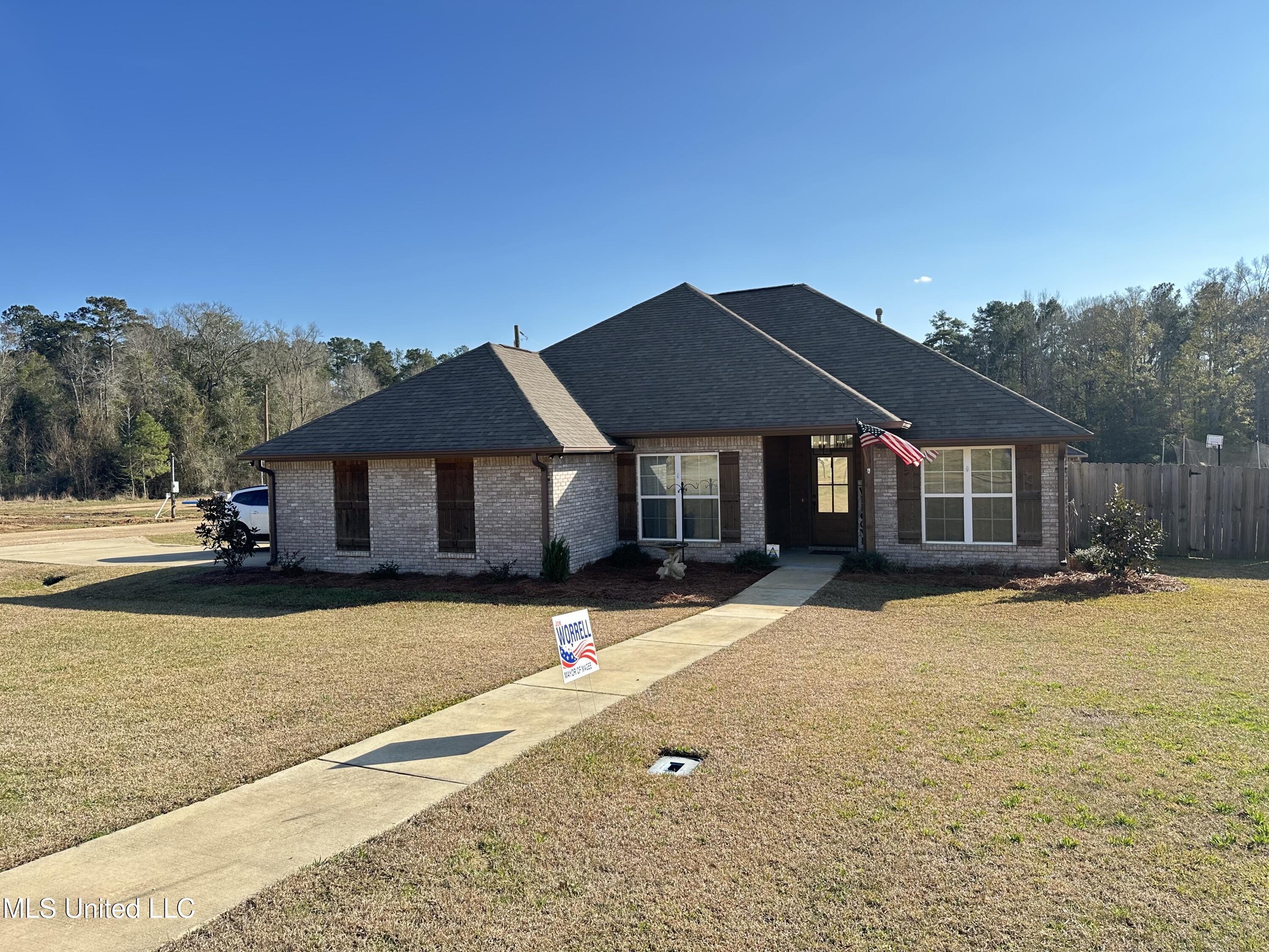 205 NW Dolly Lane, Magee, Mississippi image 1