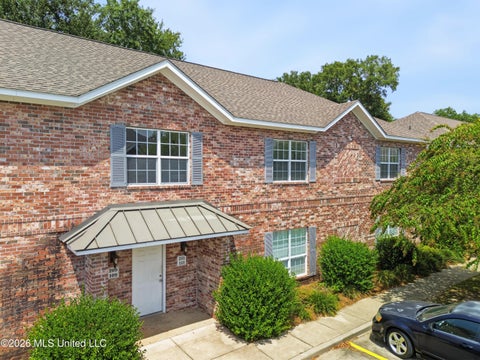 Condo For Sale - 211 Armand Oaks<br/> Jackson County, Ocean Springs, MS 39564