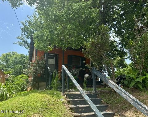 Apartment For Sale - 1002 Howard Street<br/> Vicksburg, MS 39183