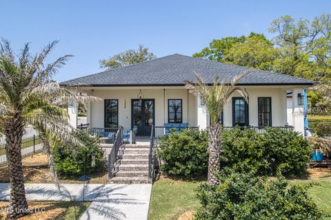 Single Family Residence in Biloxi MS 1356 Beach Boulevard.jpg