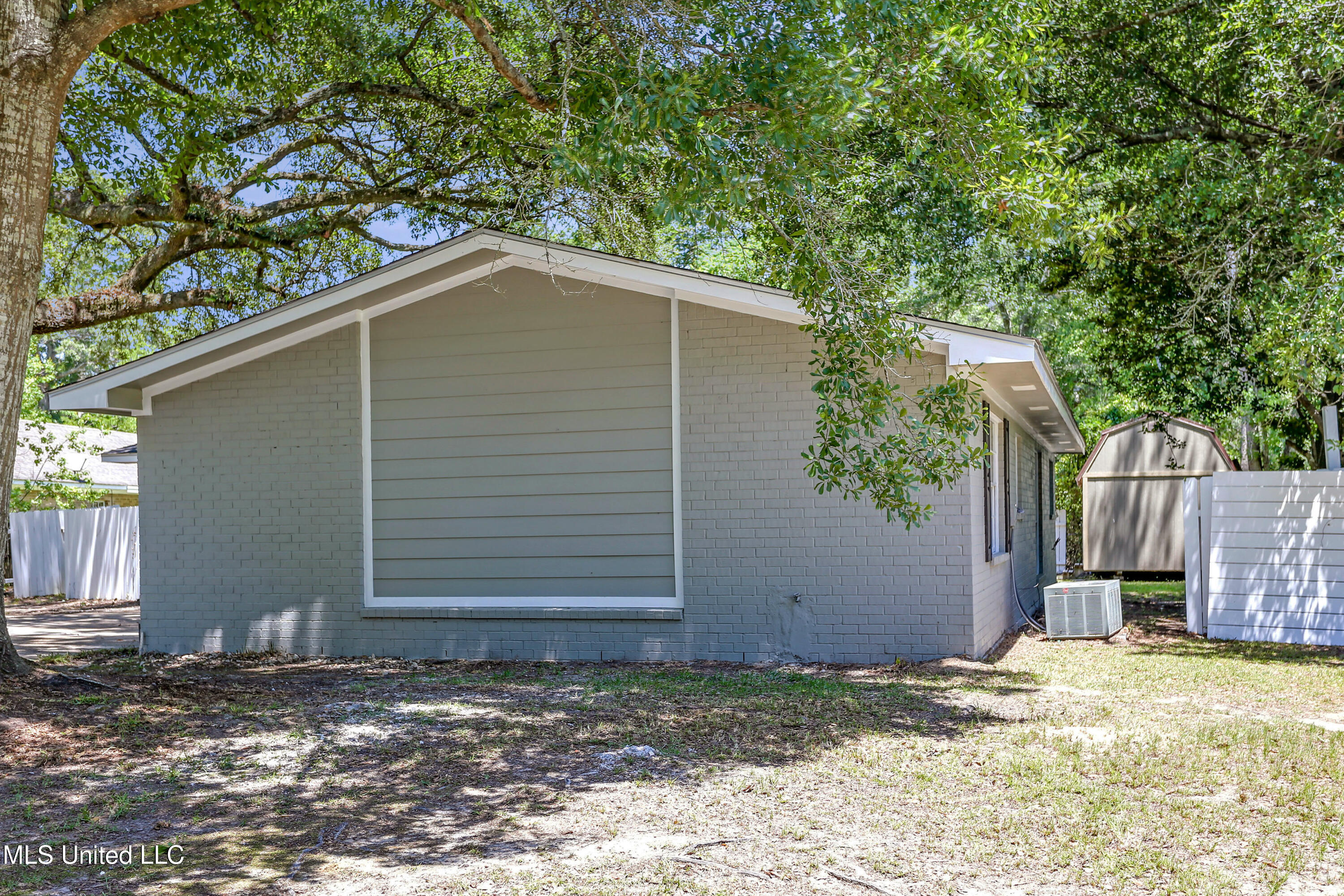 10016 Oakwood Park Drive, Moss Point, Mississippi image 2