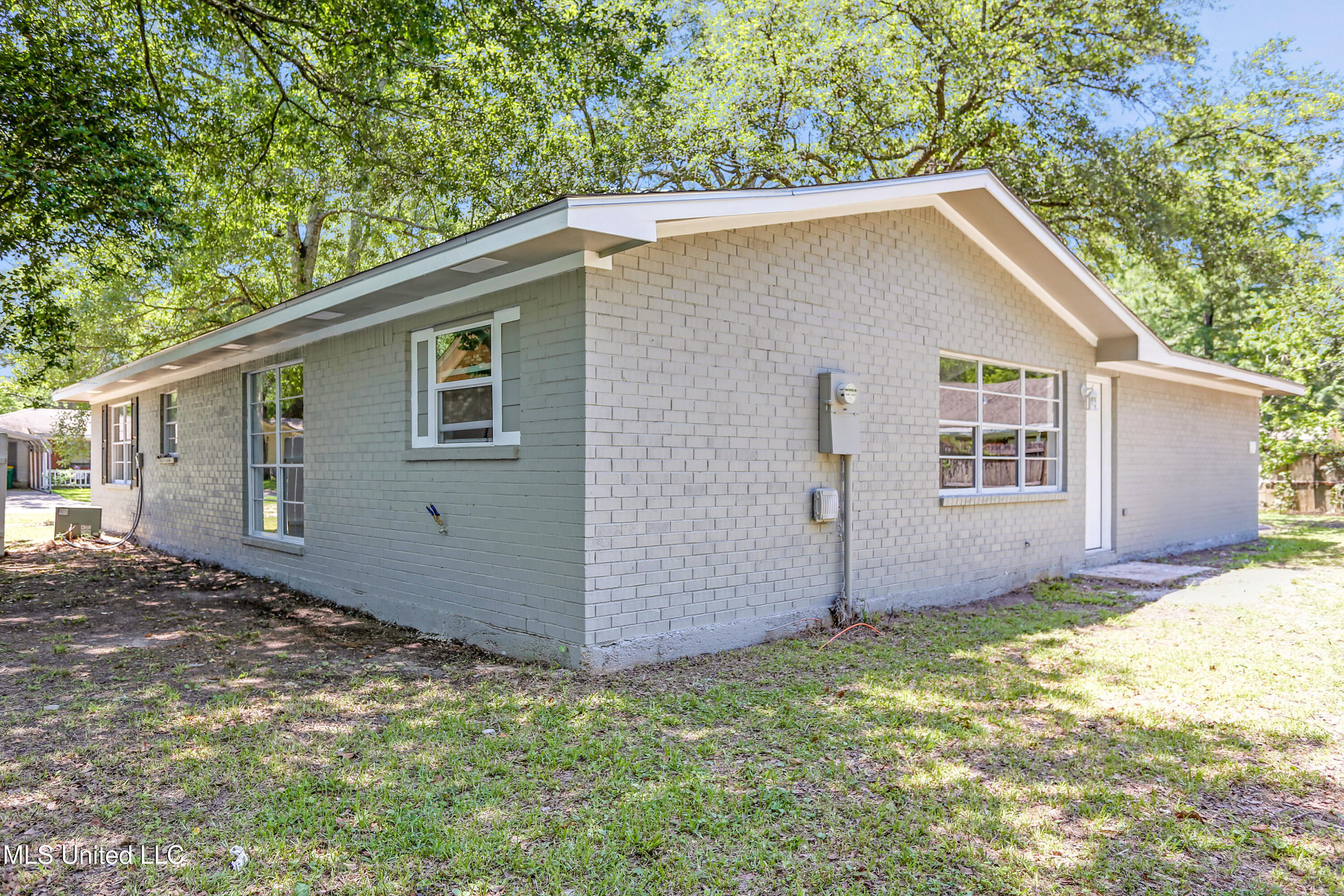 10016 Oakwood Park Drive, Moss Point, Mississippi image 3