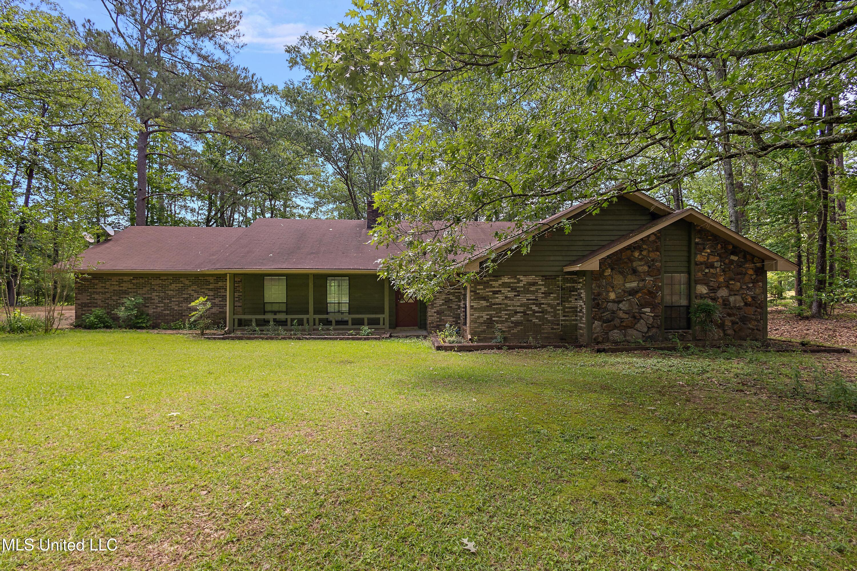 406 Springwood Circle, Terry, Mississippi image 1