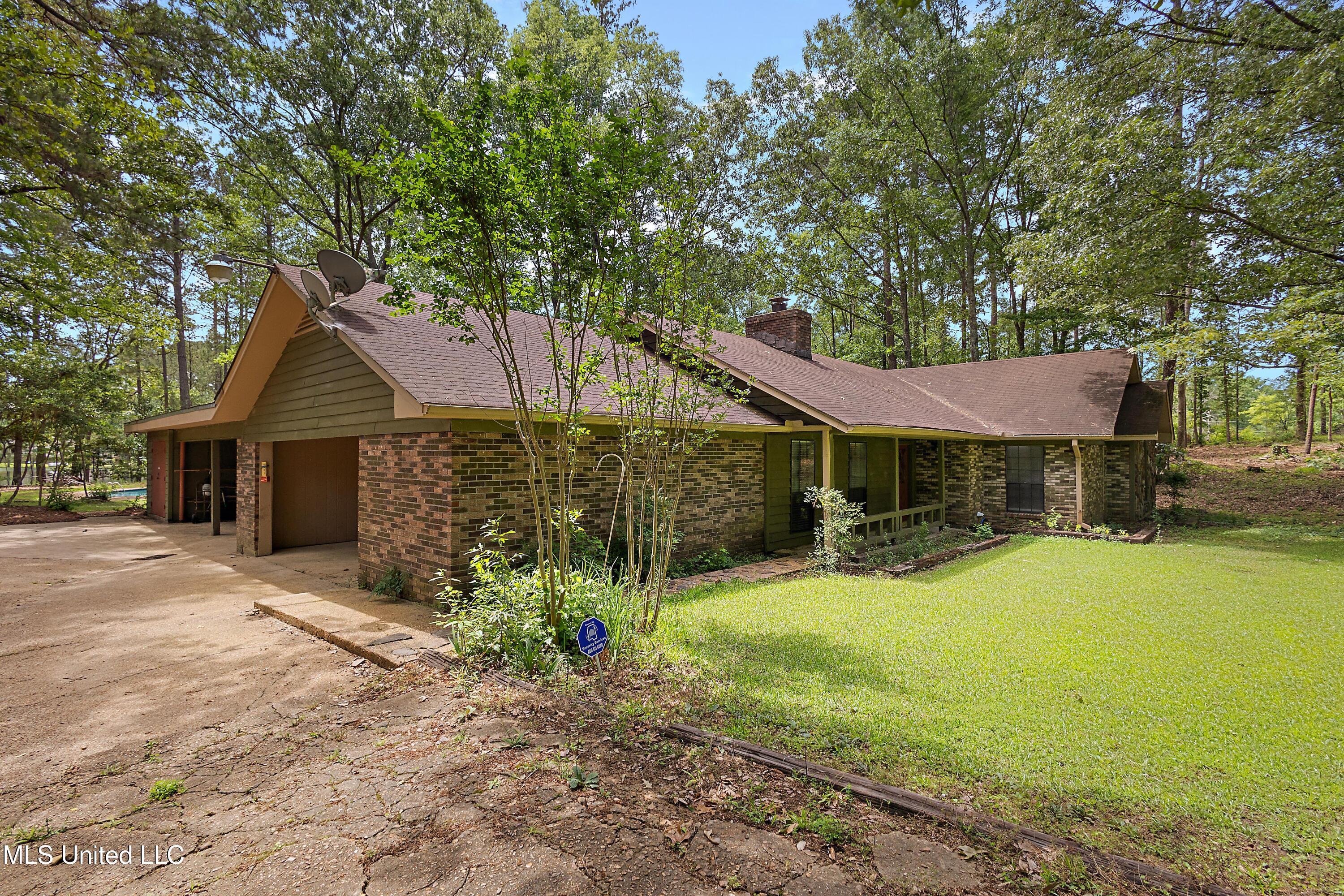 406 Springwood Circle, Terry, Mississippi image 2