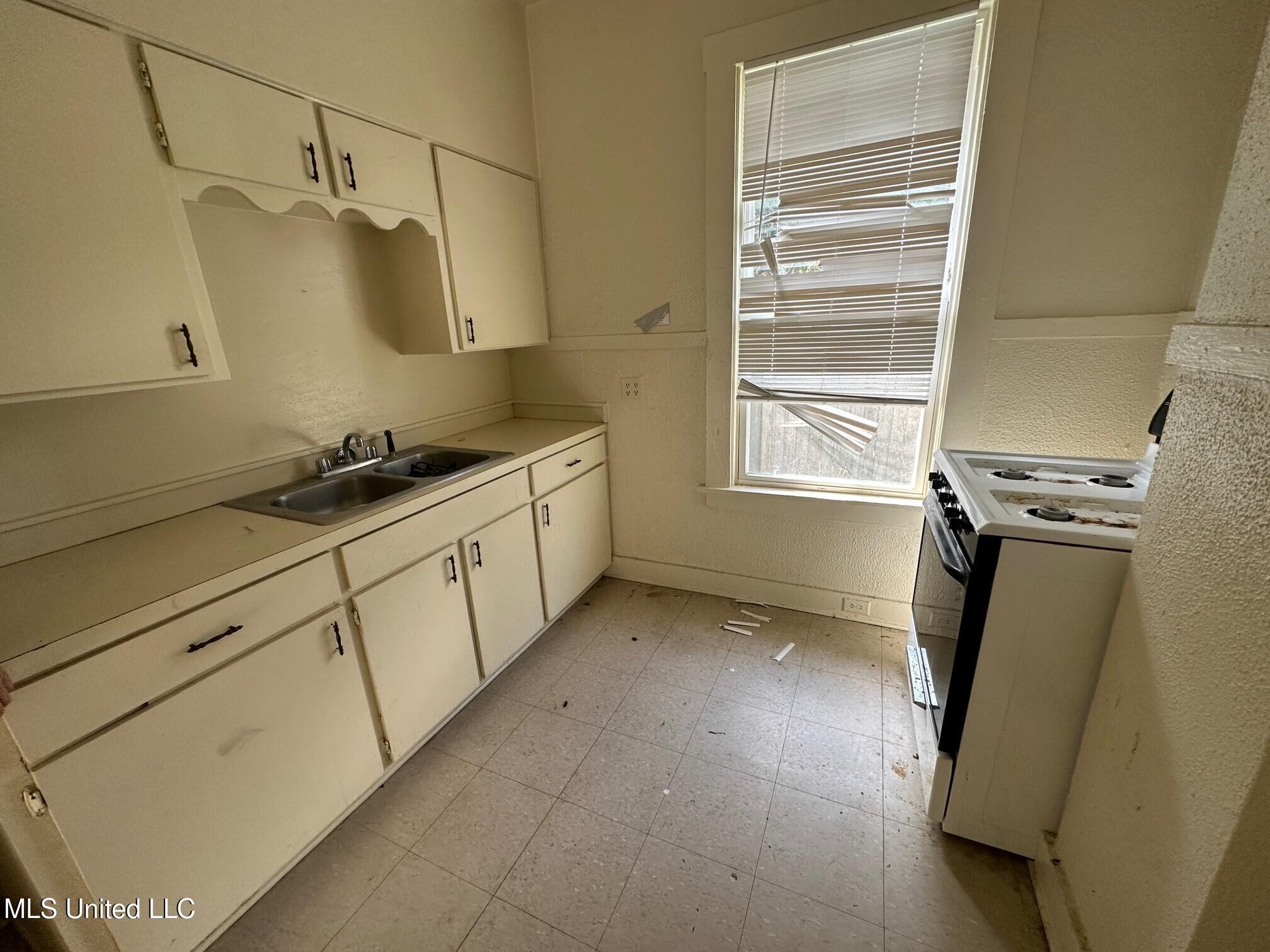 315 S Bolivar Avenue, Cleveland, Mississippi image 4
