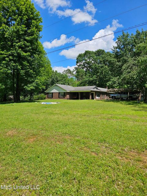 Homes For Sale - 550 Senatobia Drive<br/> Senatobia, MS 38668