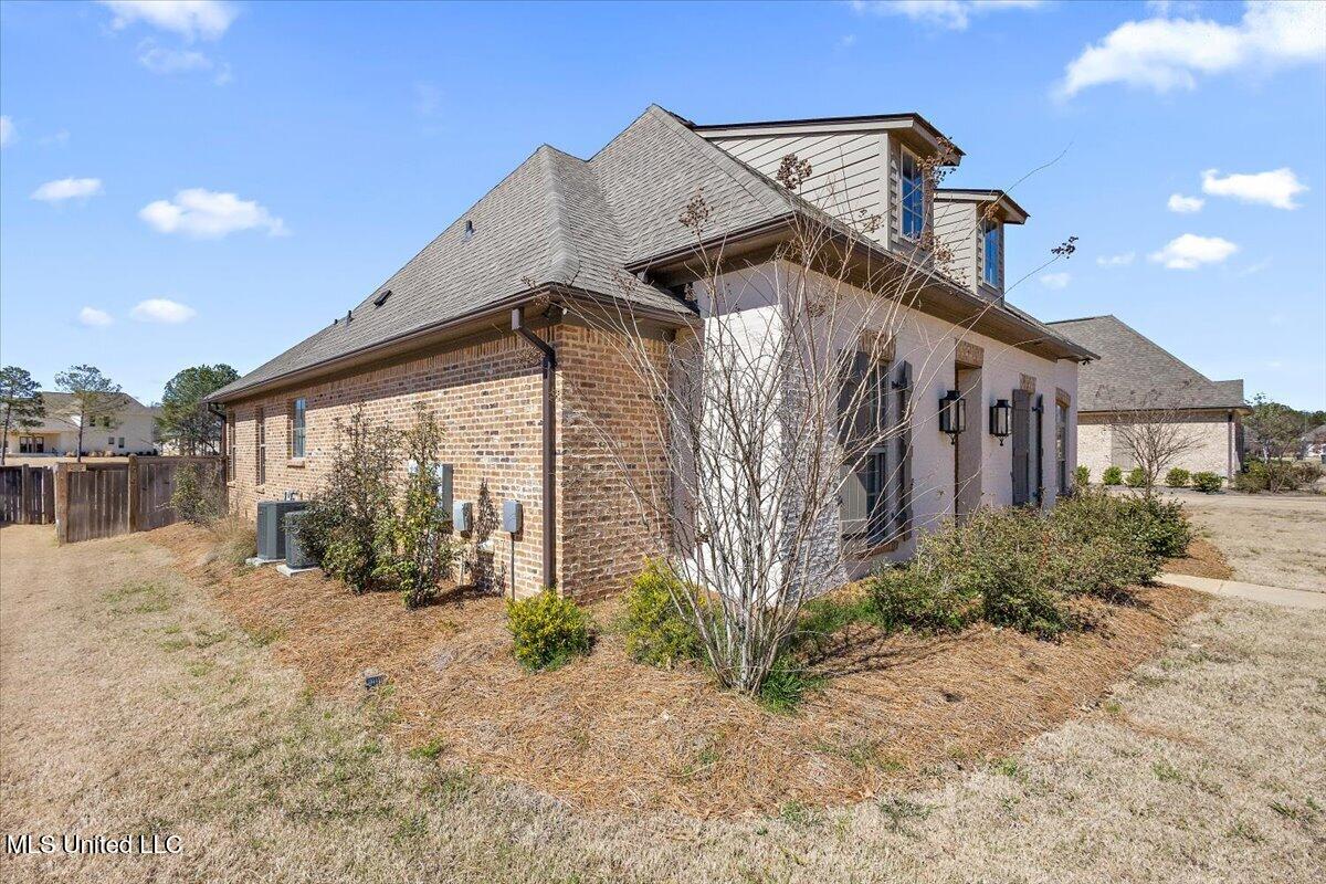 213 S Woodcreek Road, Madison, Mississippi image 2