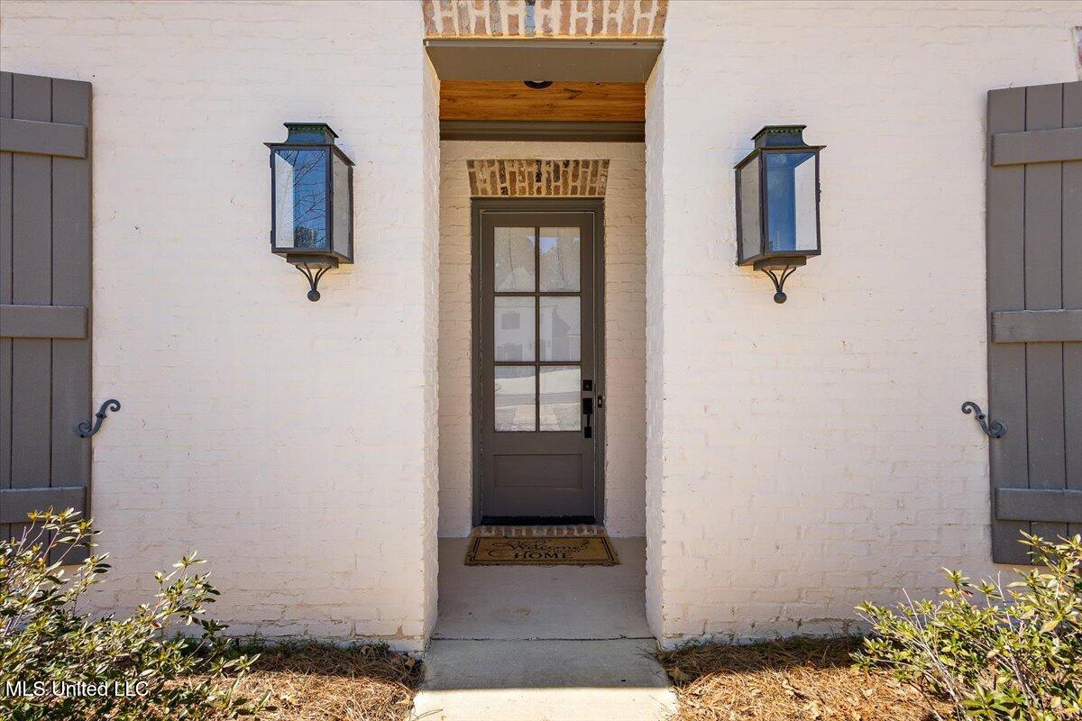 213 S Woodcreek Road, Madison, Mississippi image 3