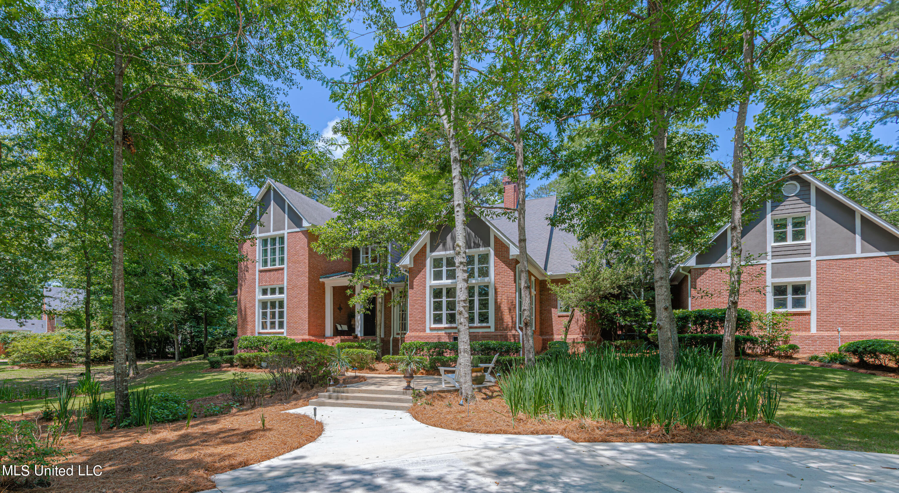 110 Windrush Drive, Flowood, Mississippi image 1