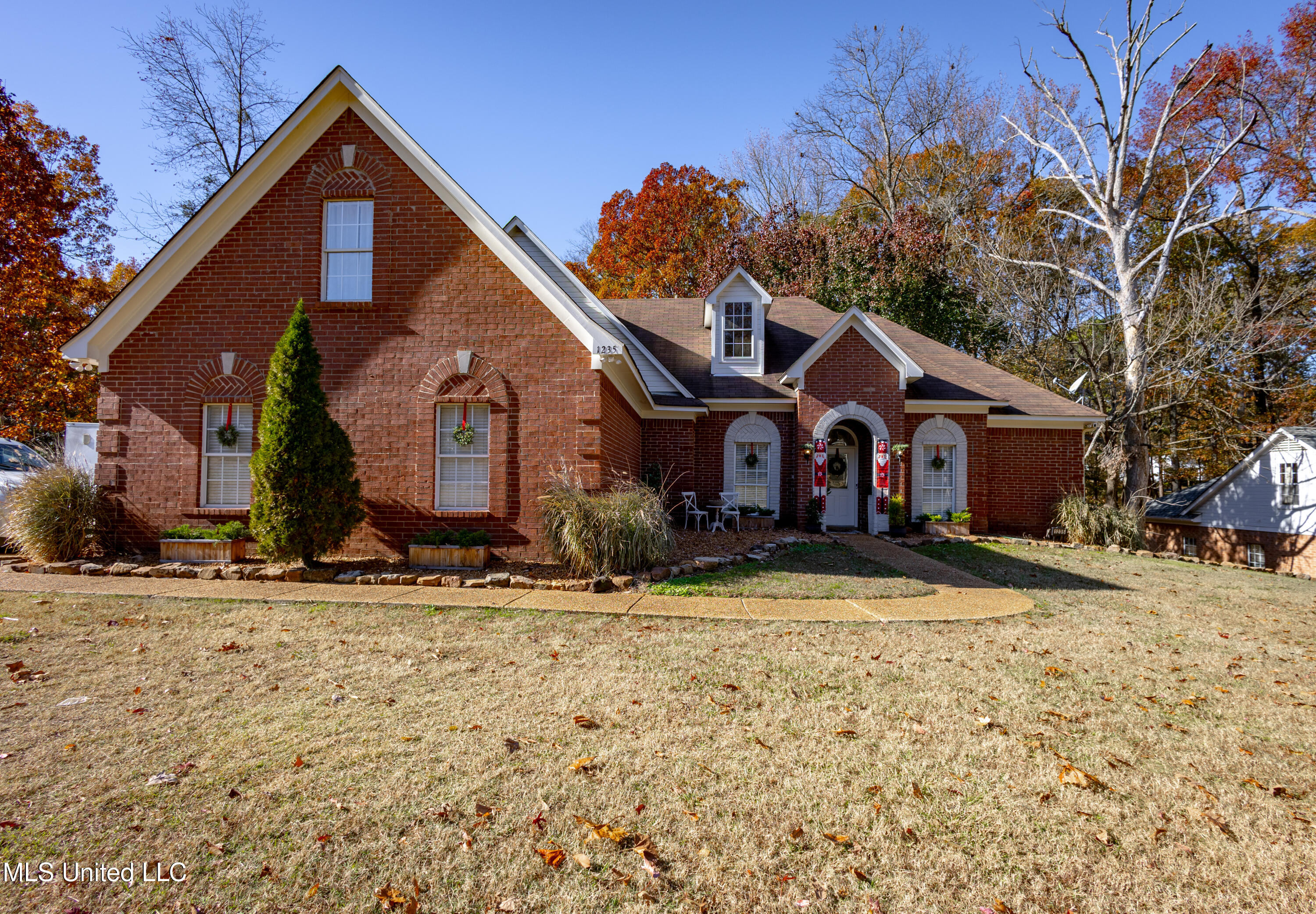 1235 Dogwood Hollow Drive, Nesbit, Mississippi image 1